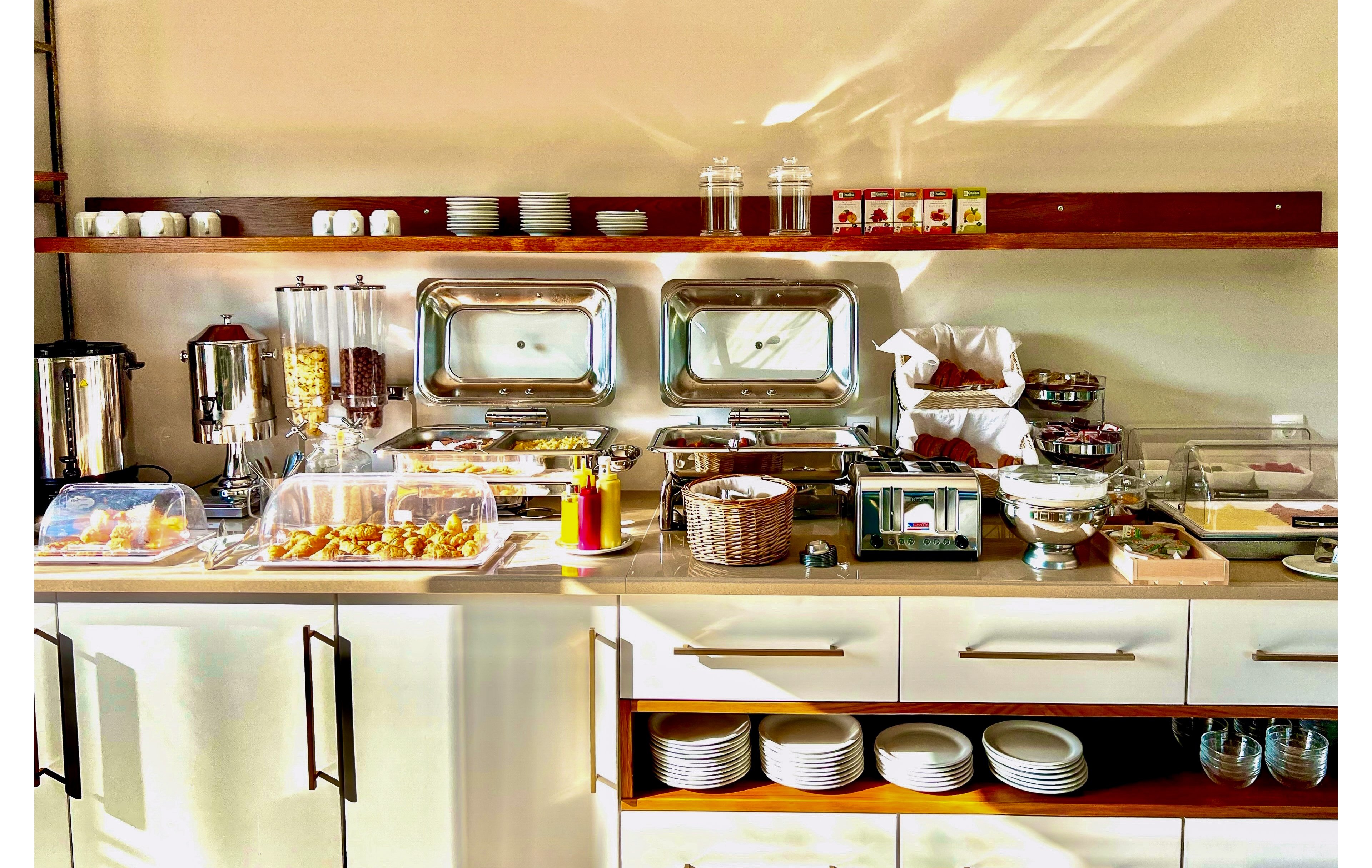 Bruskos Hotel & Suites