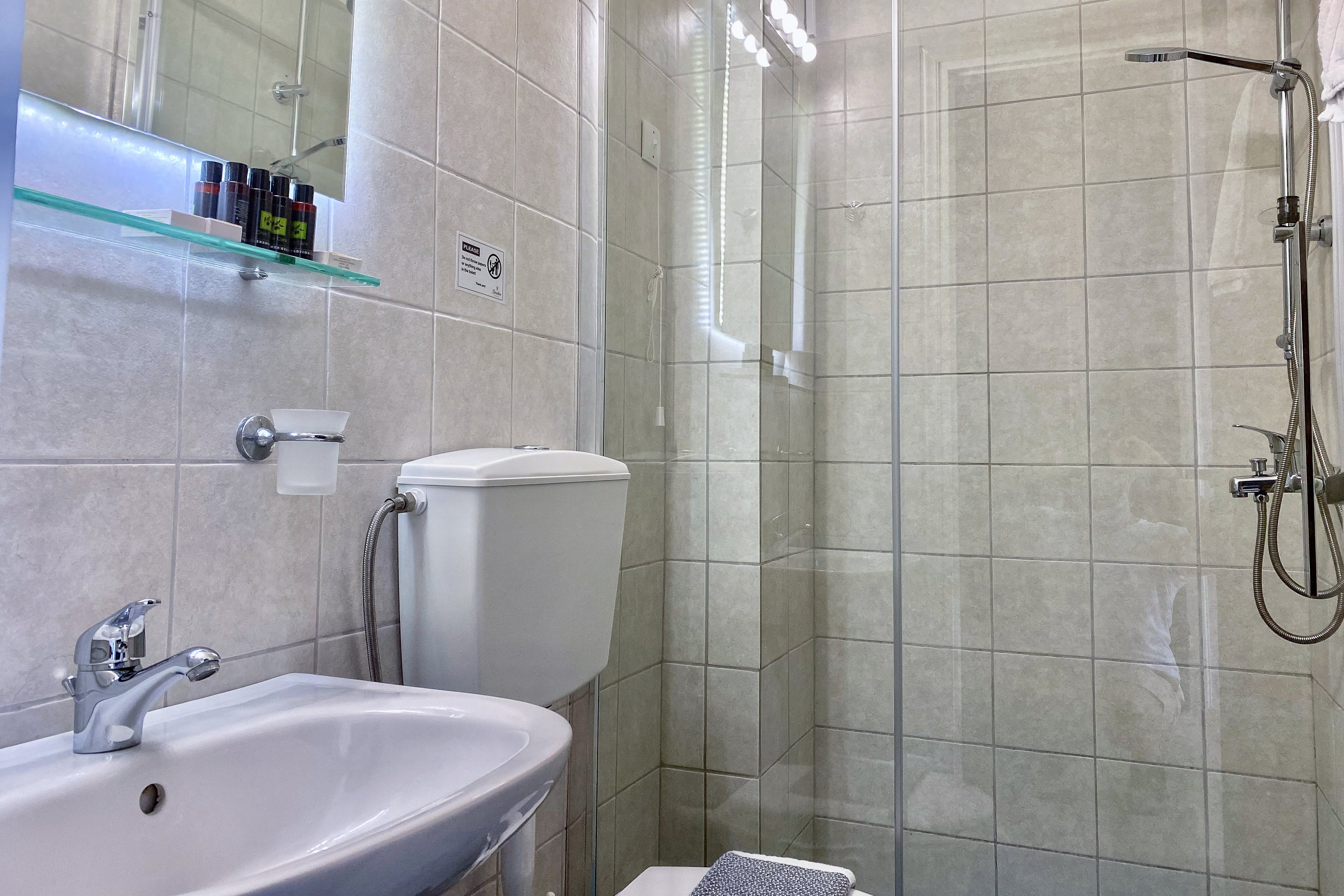 Bruskos Hotel & Suites