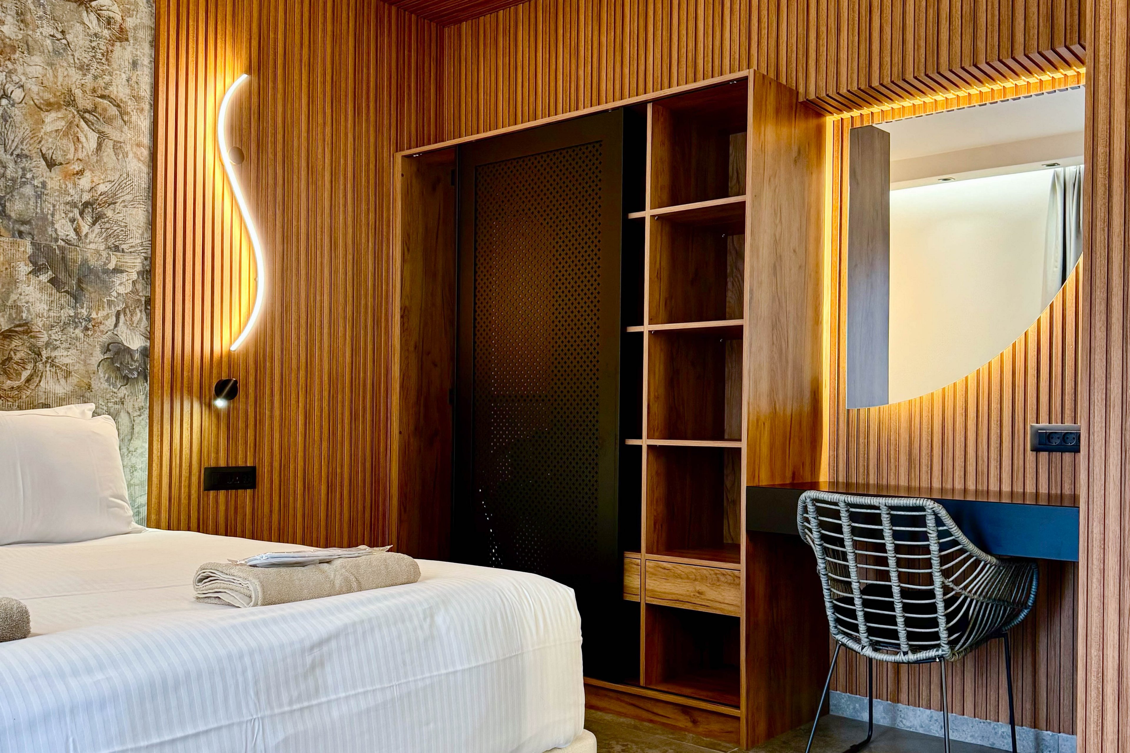 Bruskos Hotel & Suites