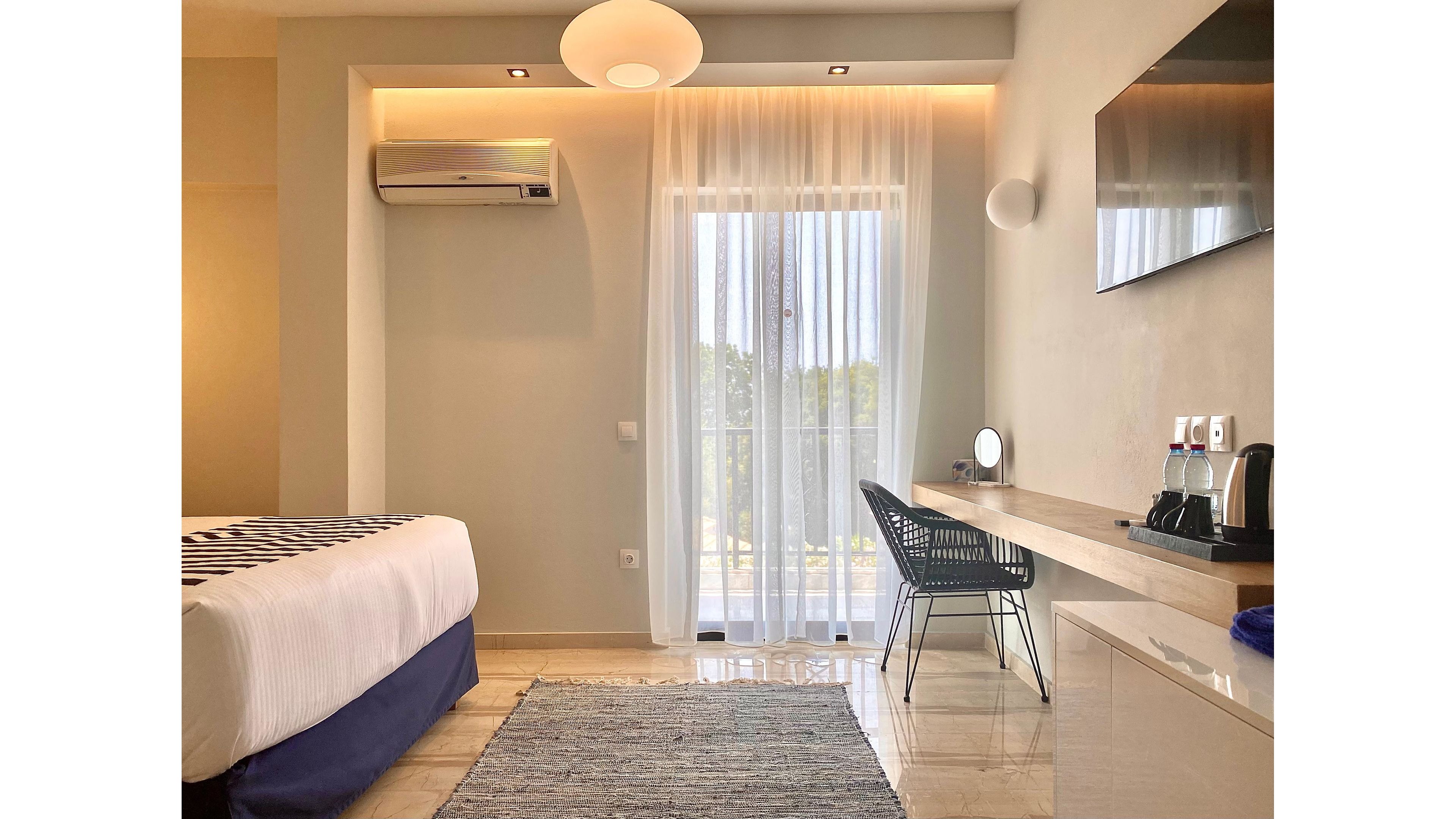 Bruskos Hotel & Suites