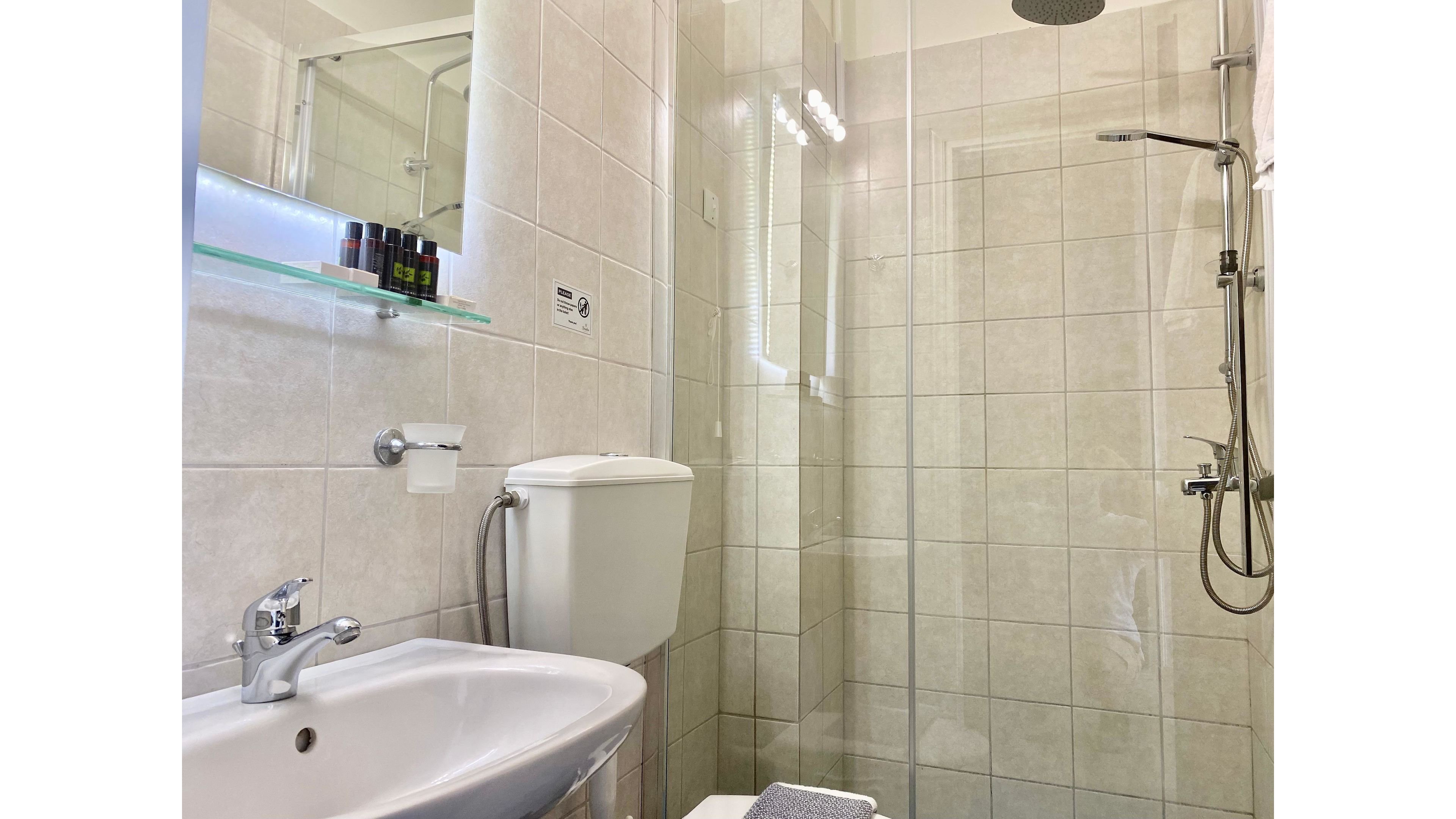 Bruskos Hotel & Suites
