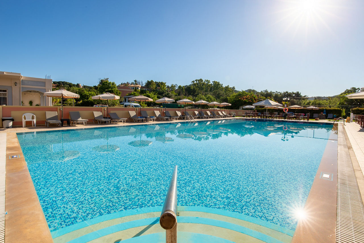 Thomas Bay Hotel