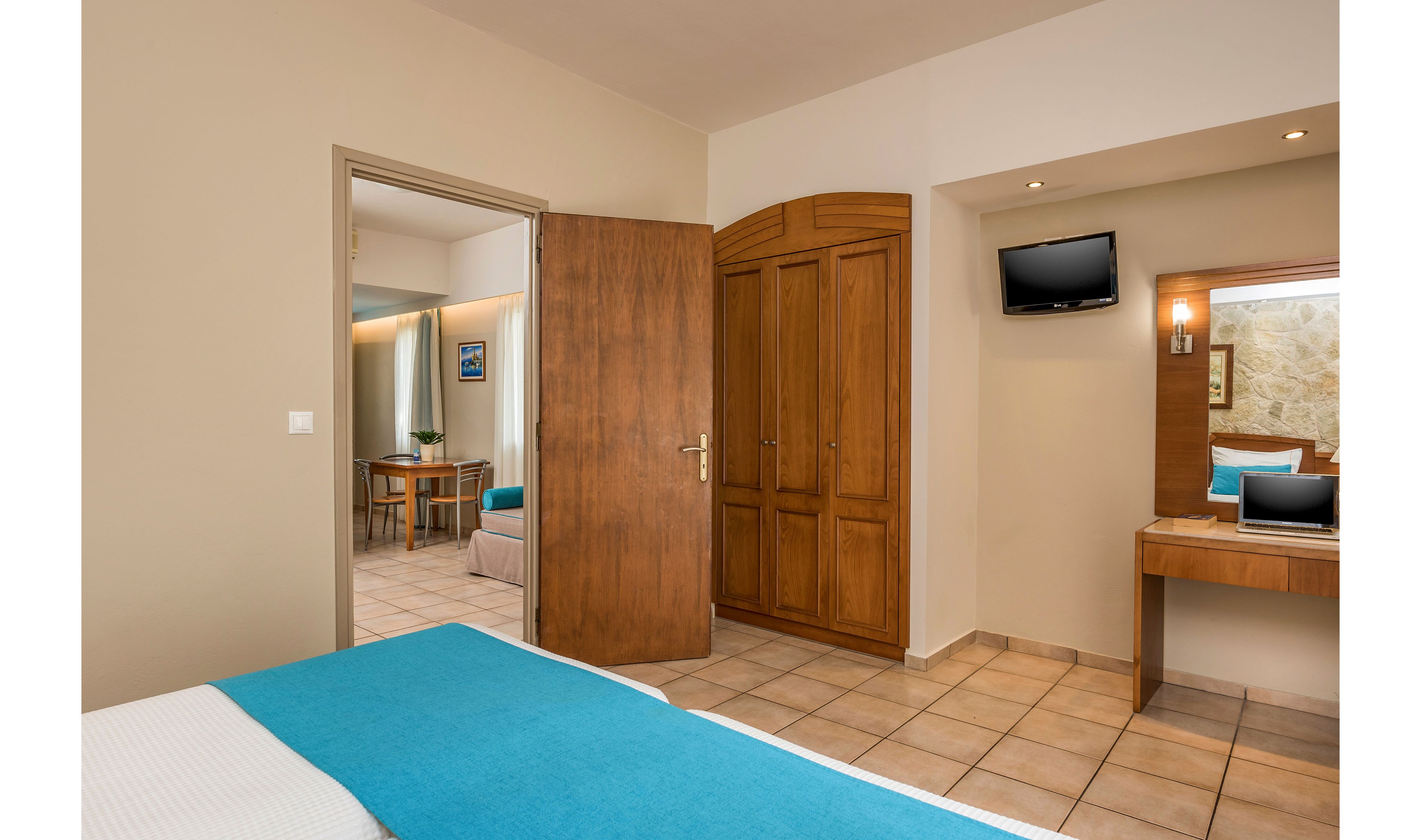 Elotis Suites