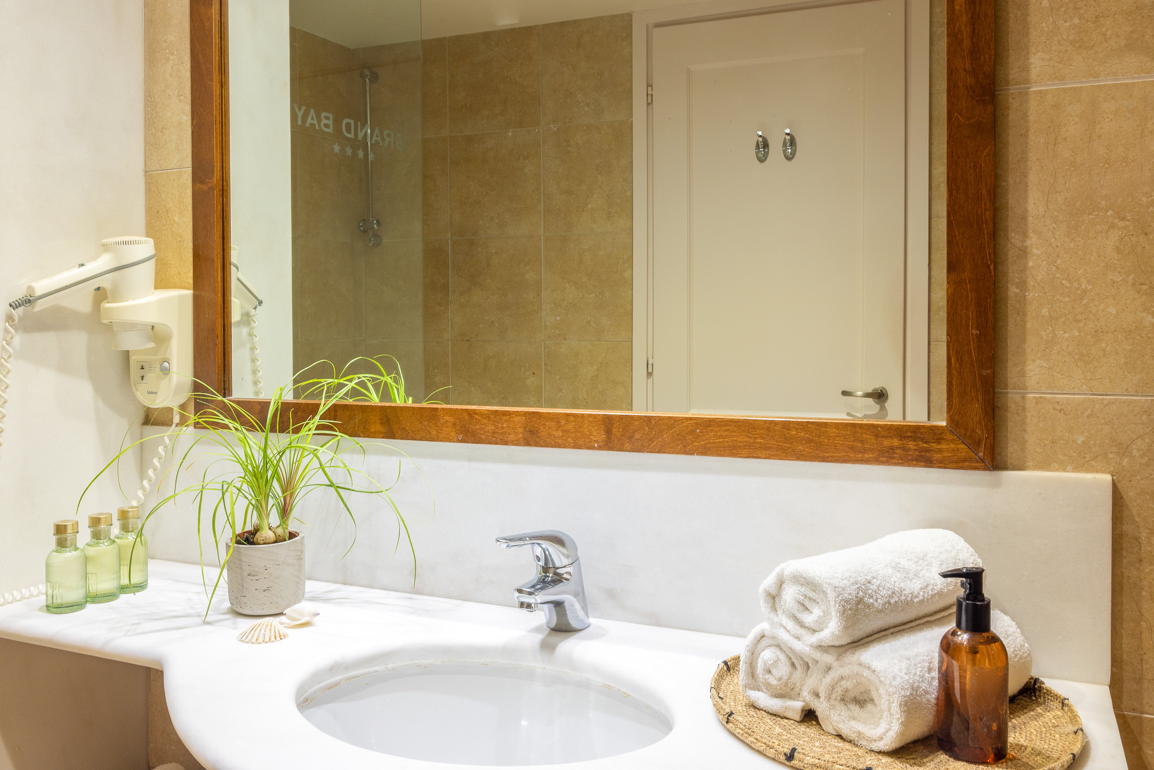 Giannoulis Grand Bay Beach Resort