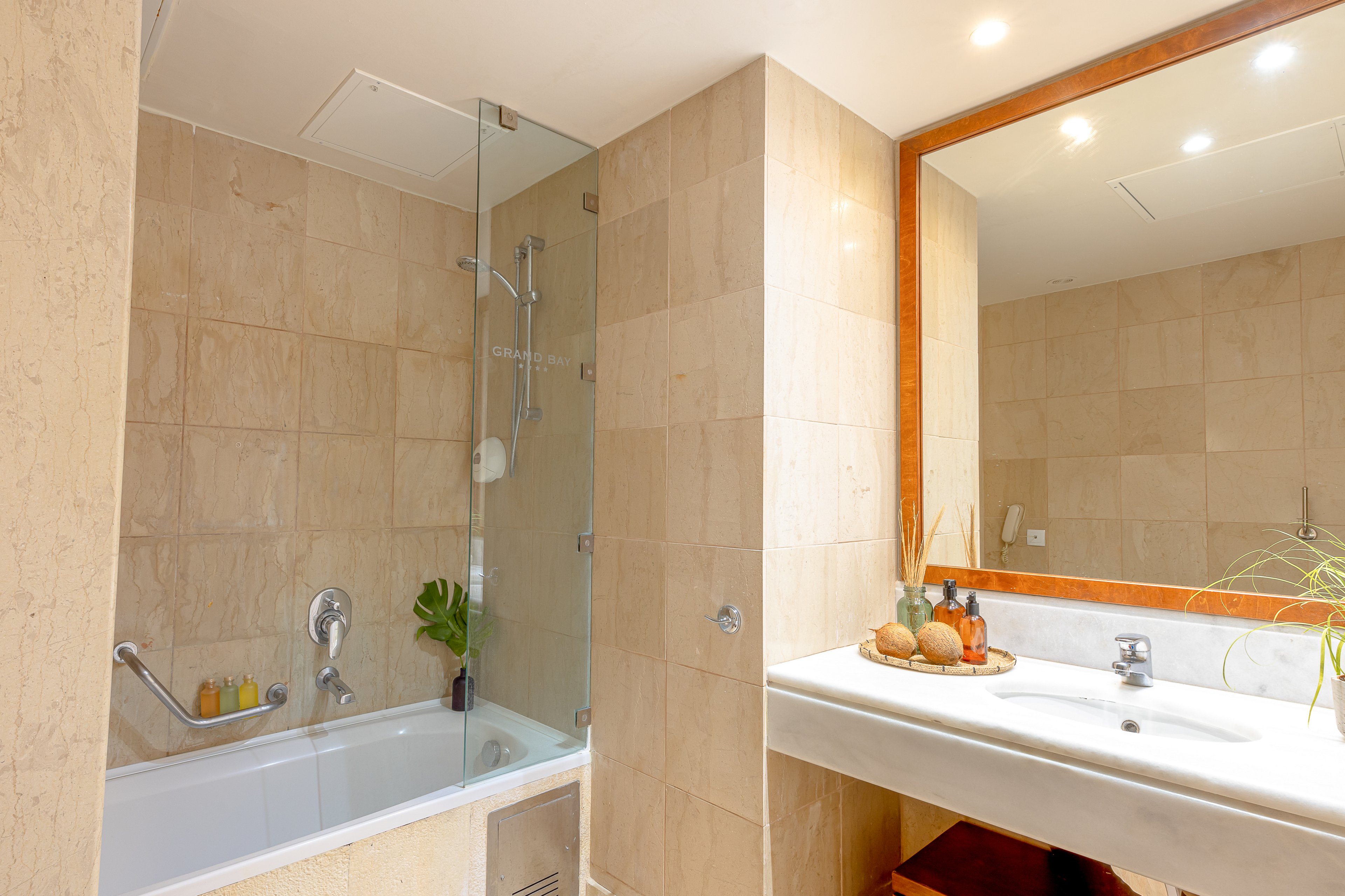 Giannoulis Grand Bay Beach Resort