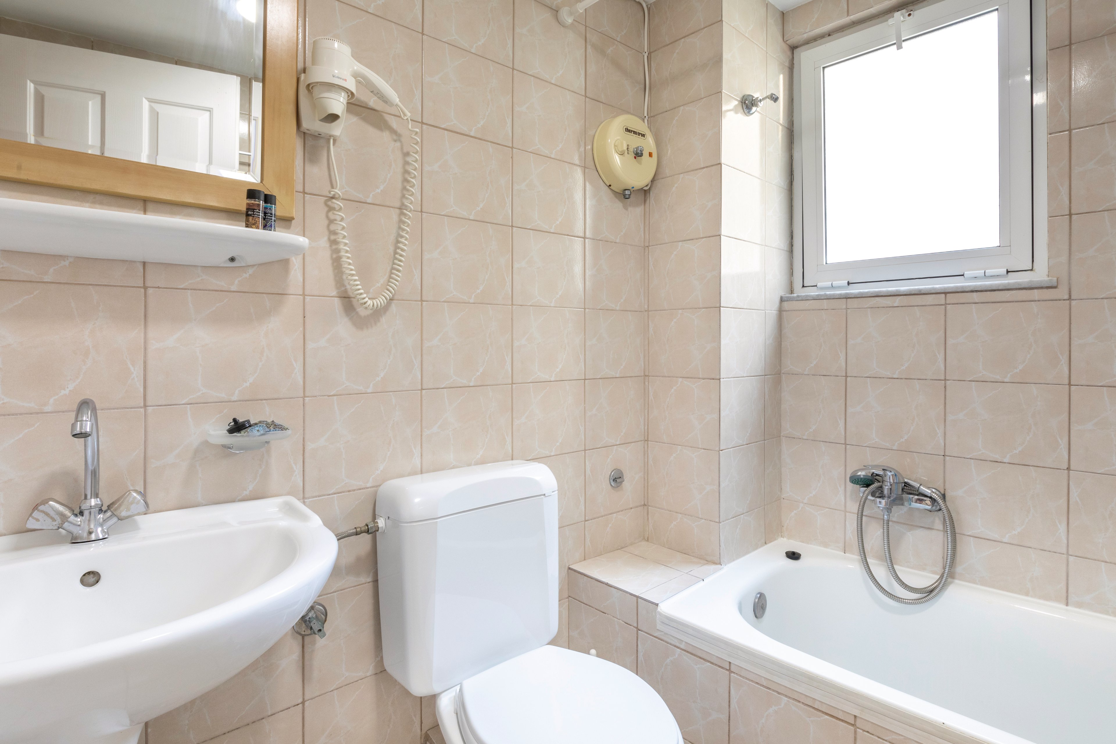 Veronica Hotel Apartments