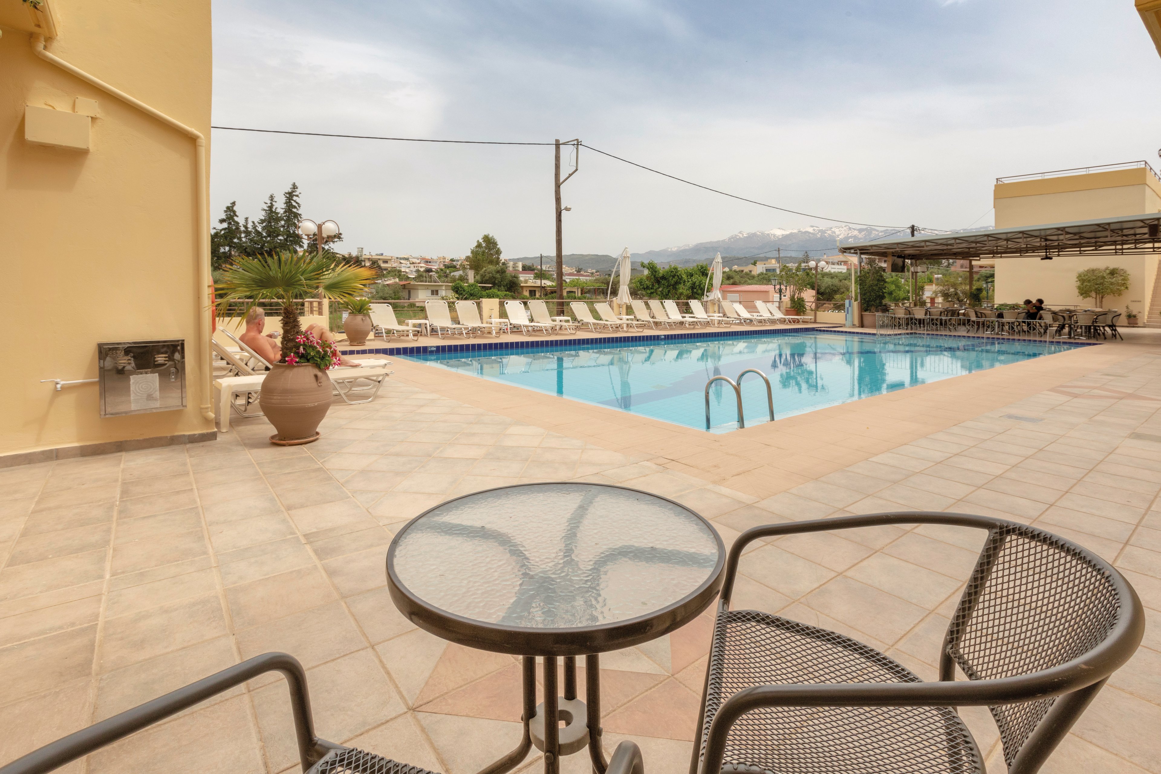 Veronica Hotel Apartments