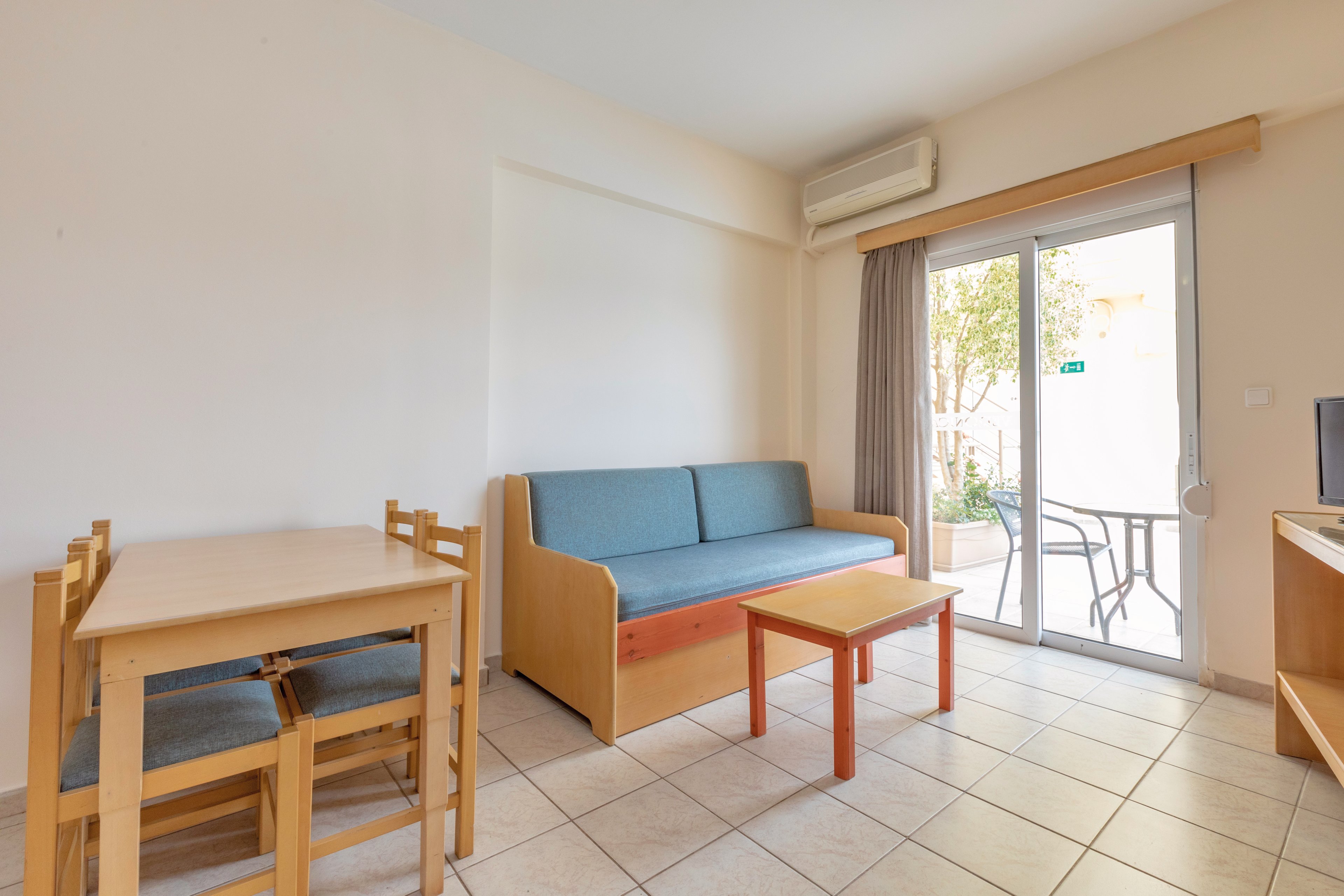 Veronica Hotel Apartments