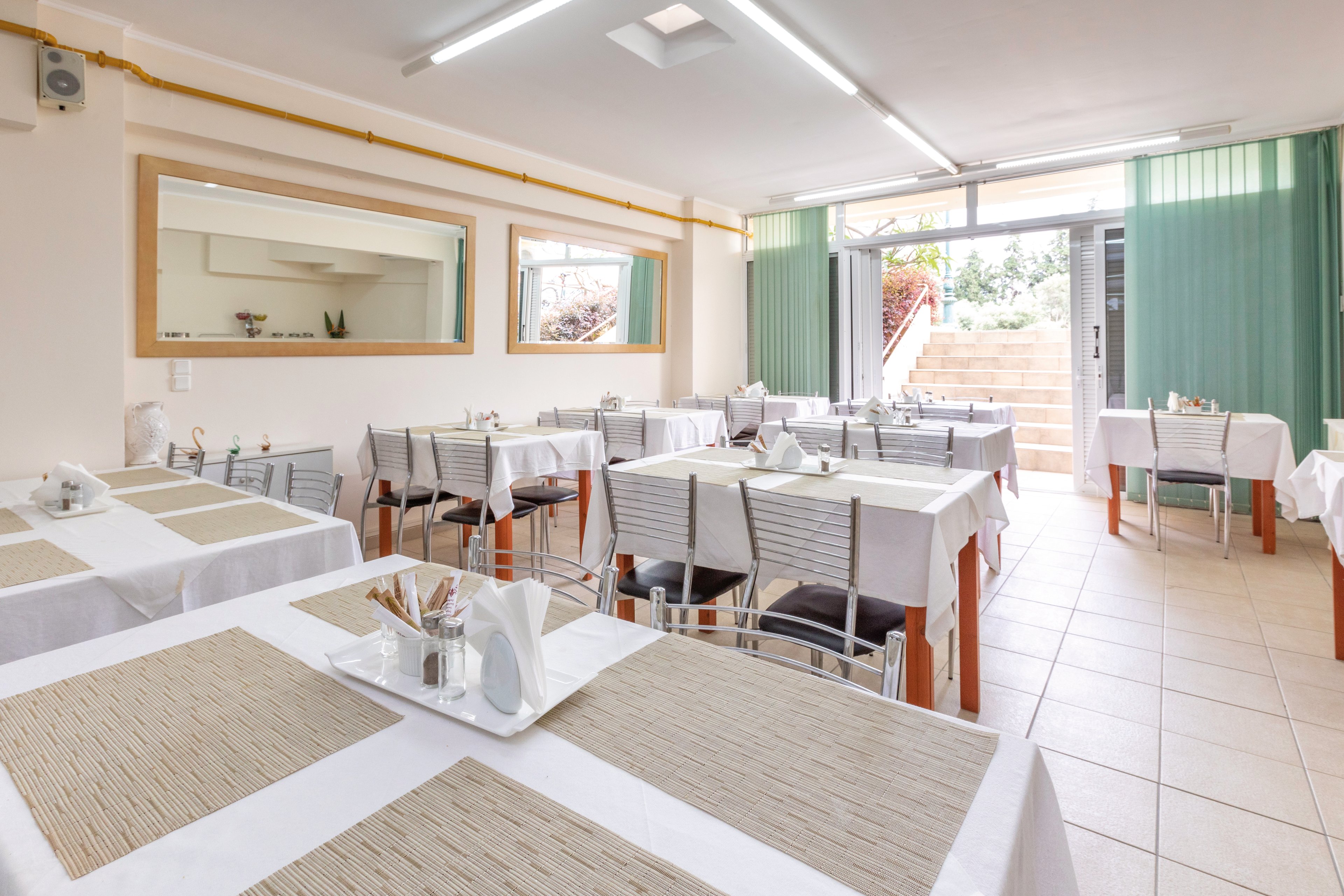 Veronica Hotel Apartments