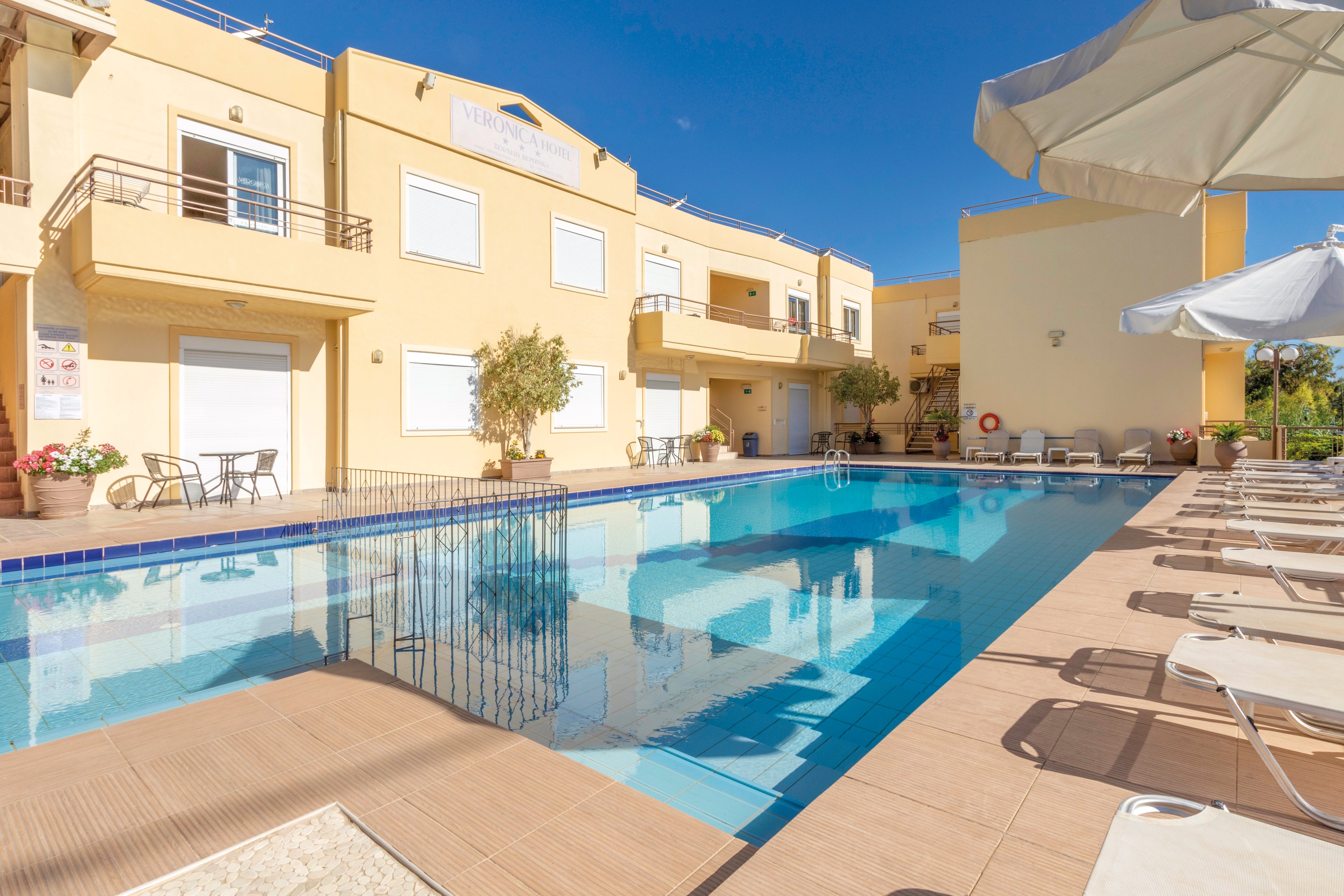 Veronica Hotel Apartments