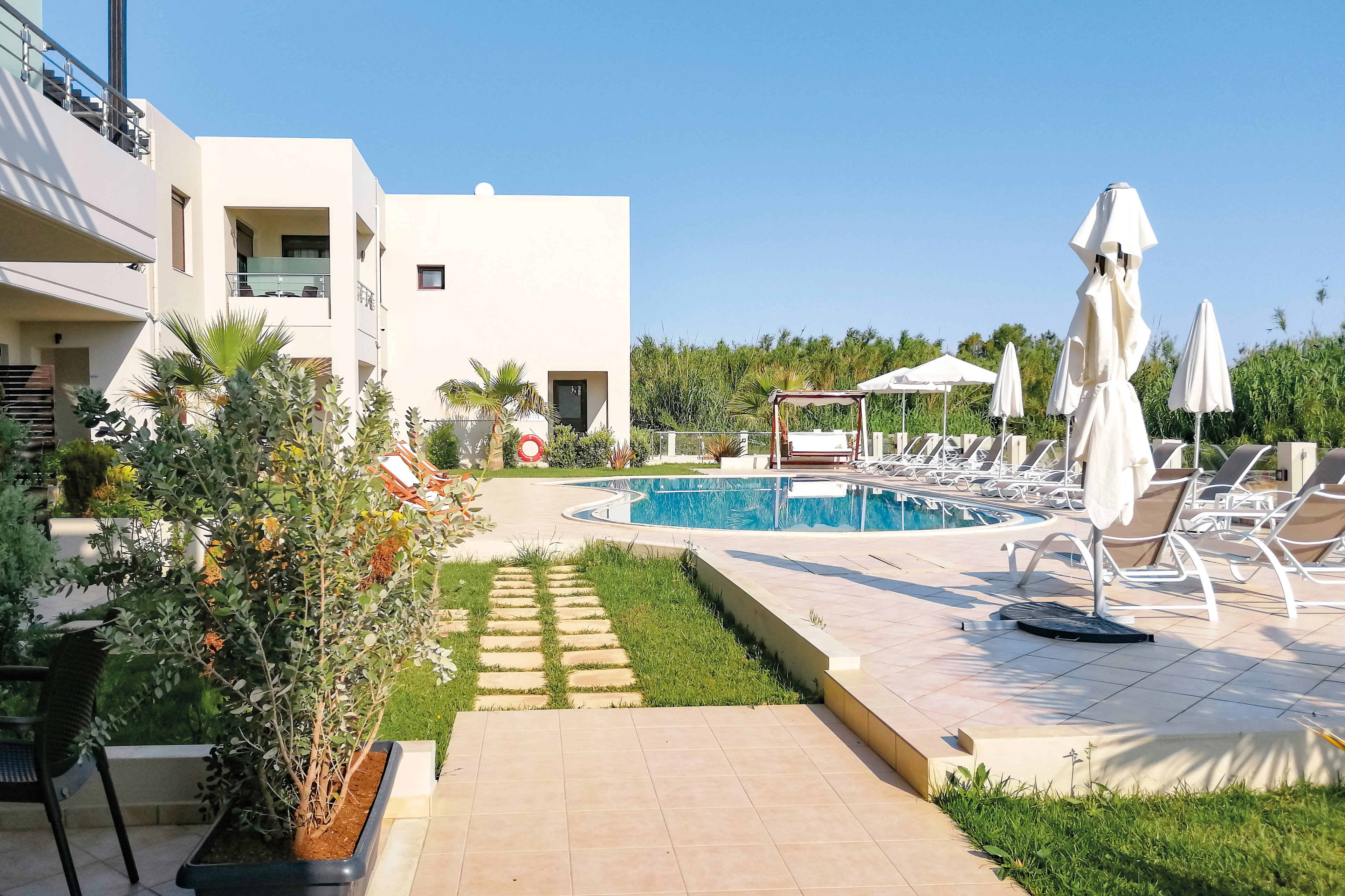 Carisa Suites & Apartments