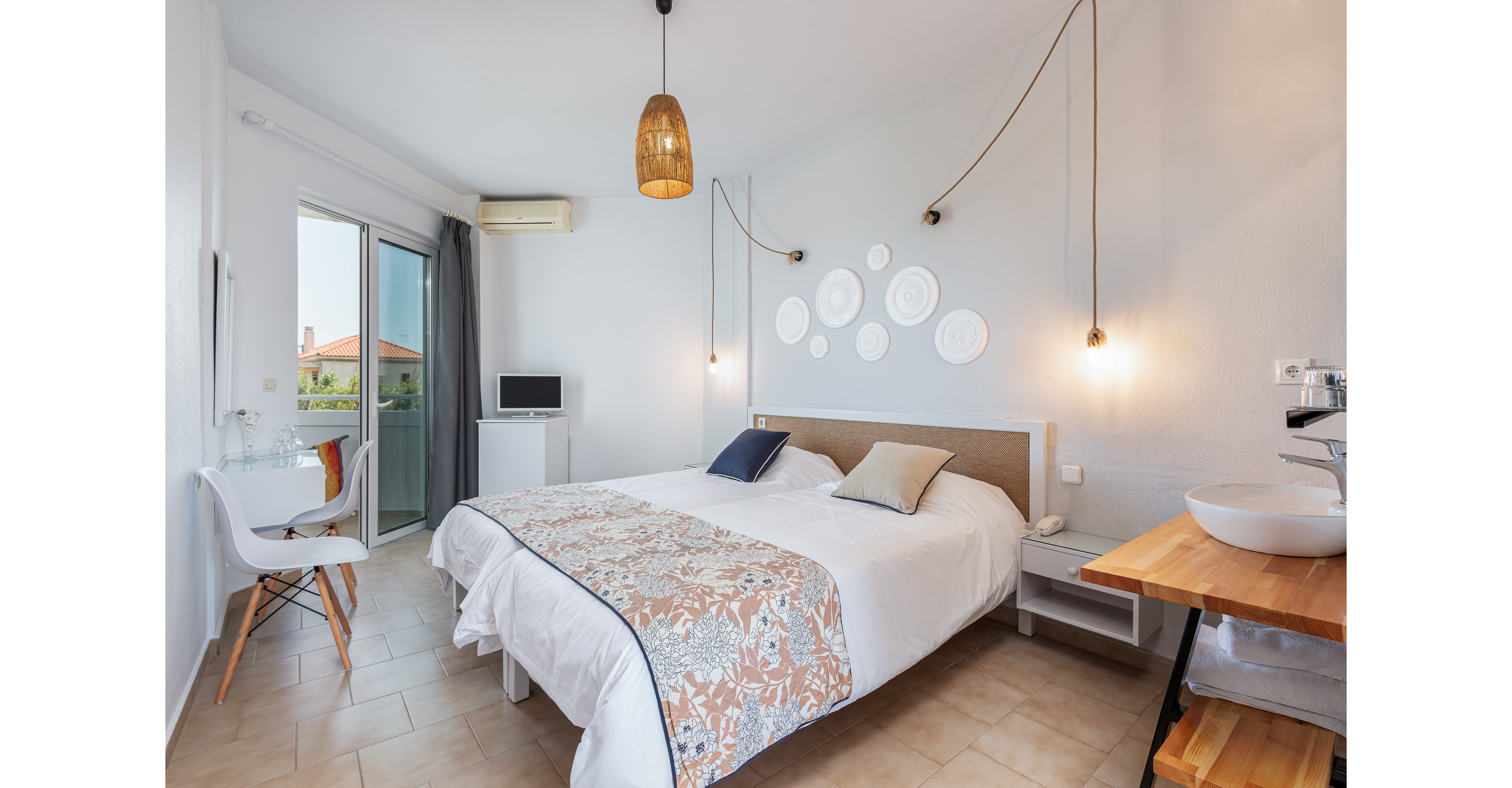 Mrs Chryssana Beach Hotel