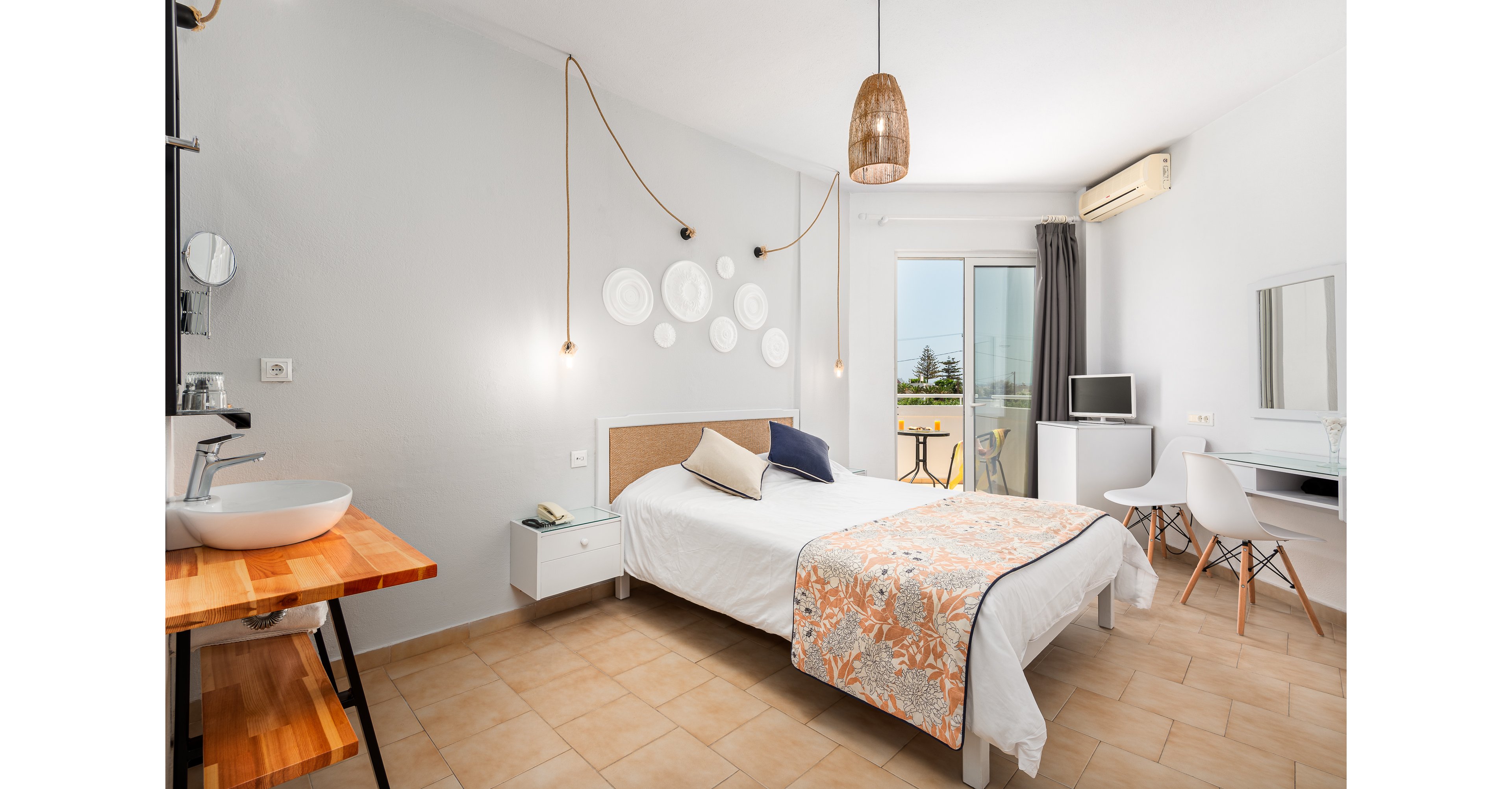 Mrs Chryssana Beach Hotel