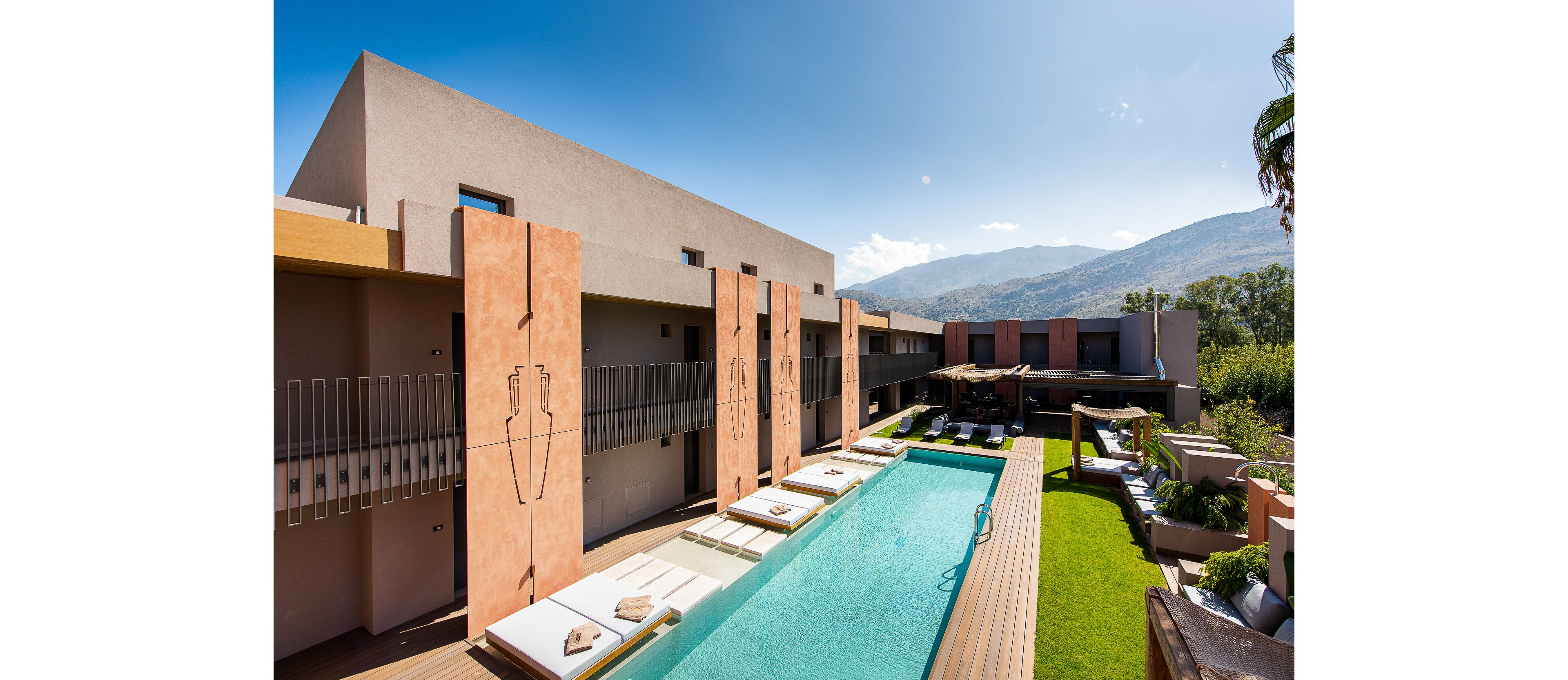 Pilot Amphora Boutique Hotel