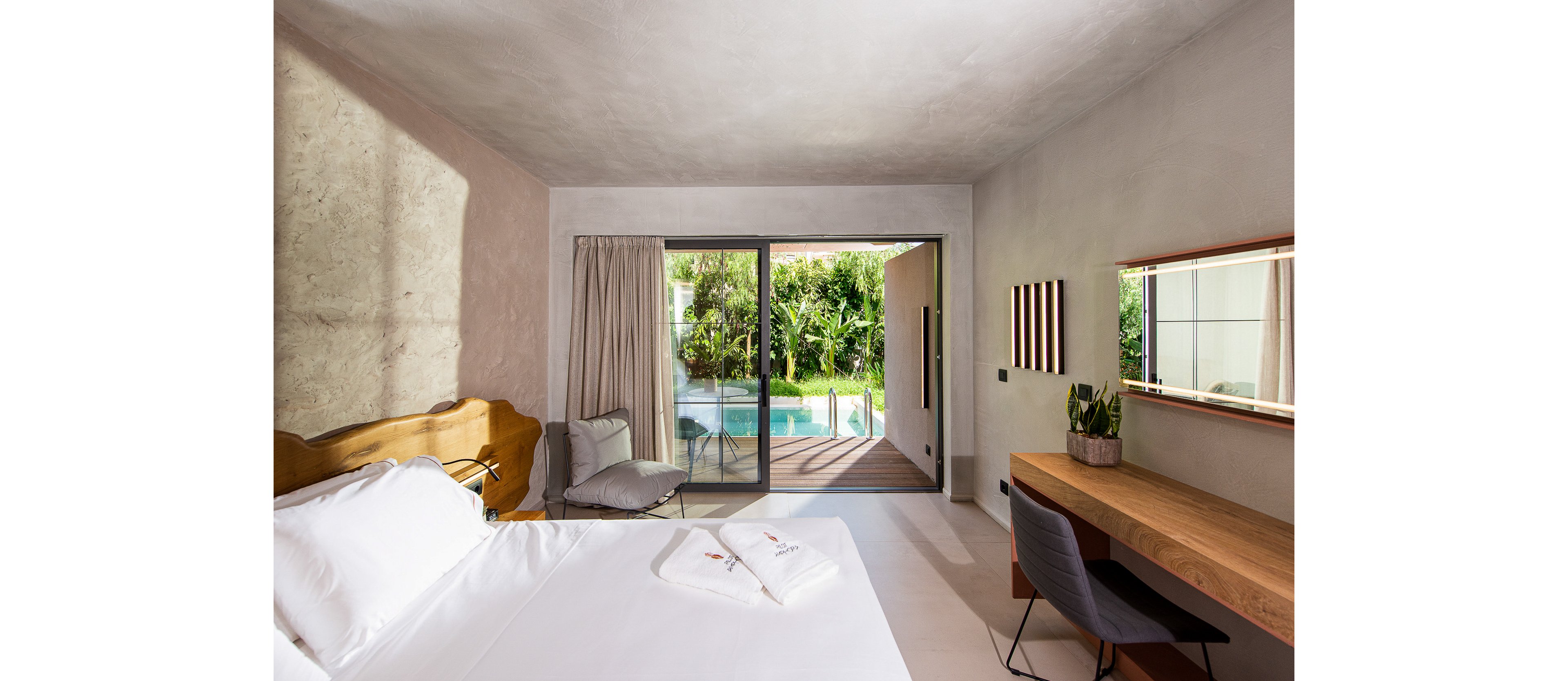 Pilot Amphora Boutique Hotel