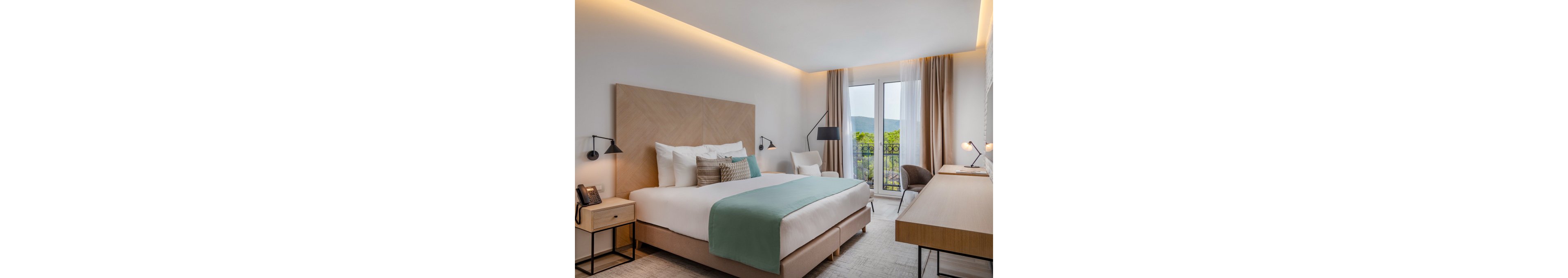 Lazure Hotel & Marina