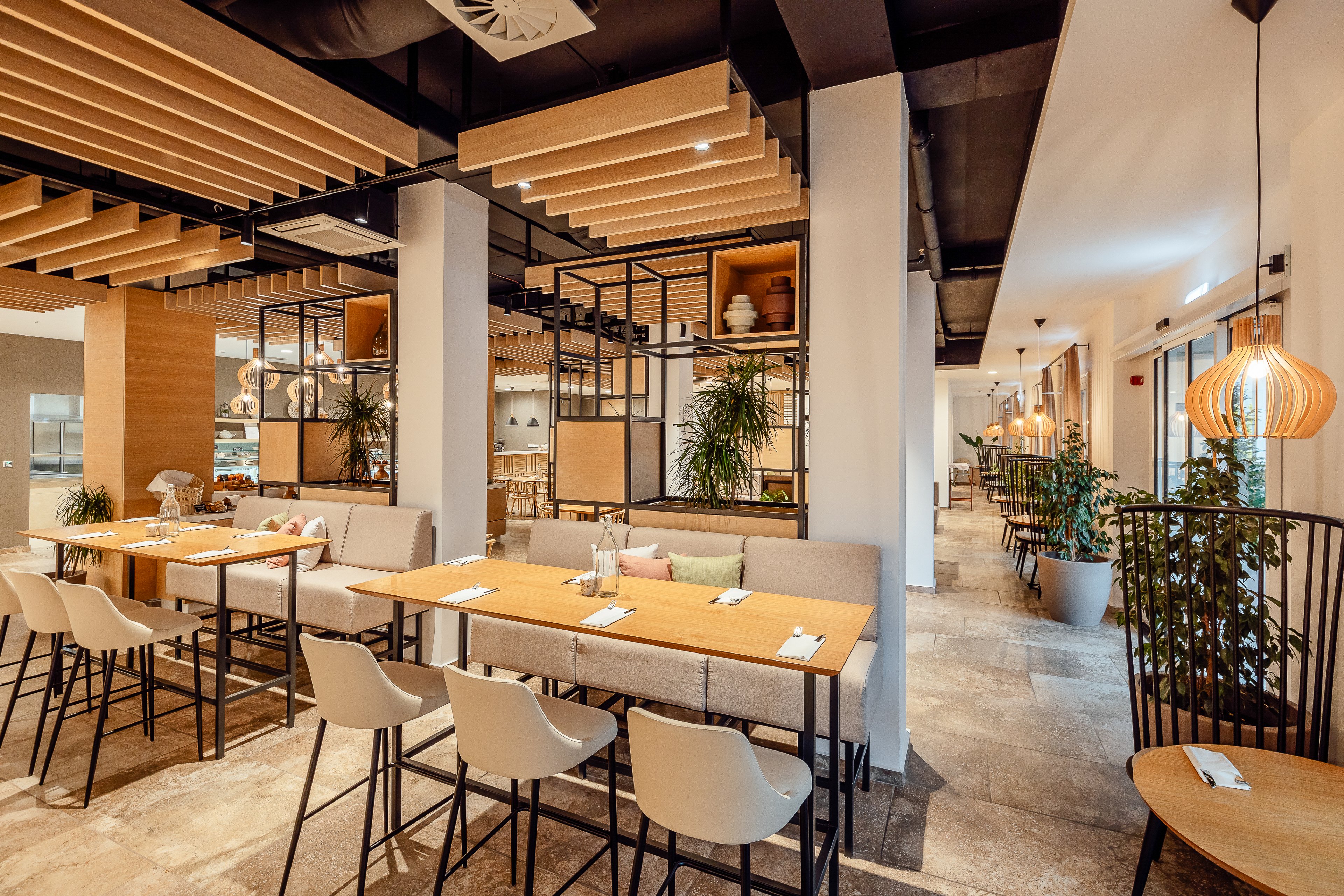 Lazure Hotel & Marina