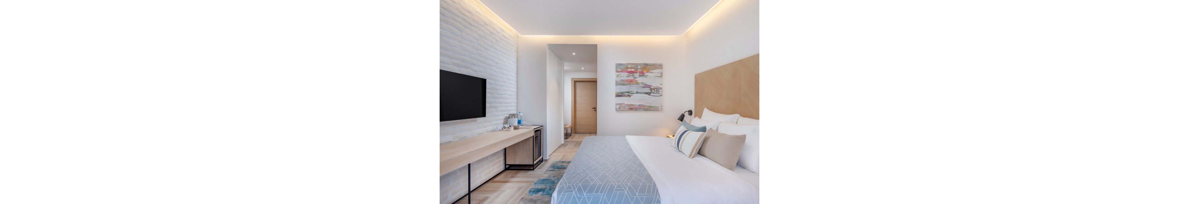 Lazure Hotel & Marina