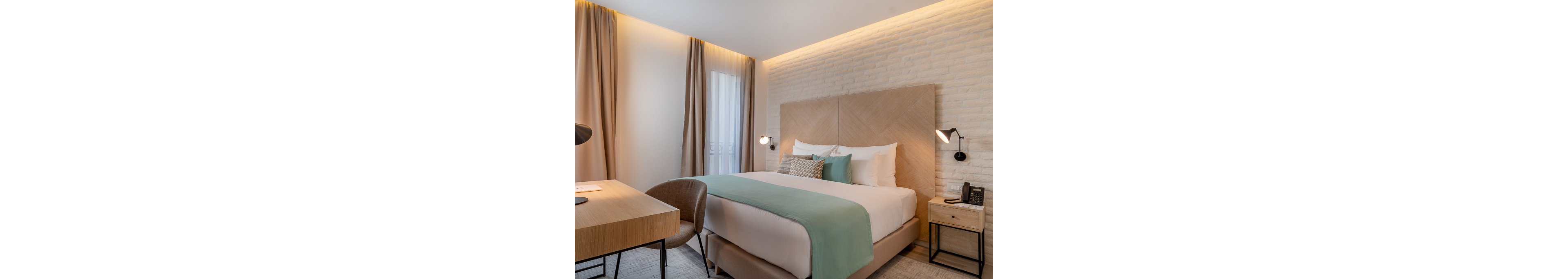 Lazure Hotel & Marina