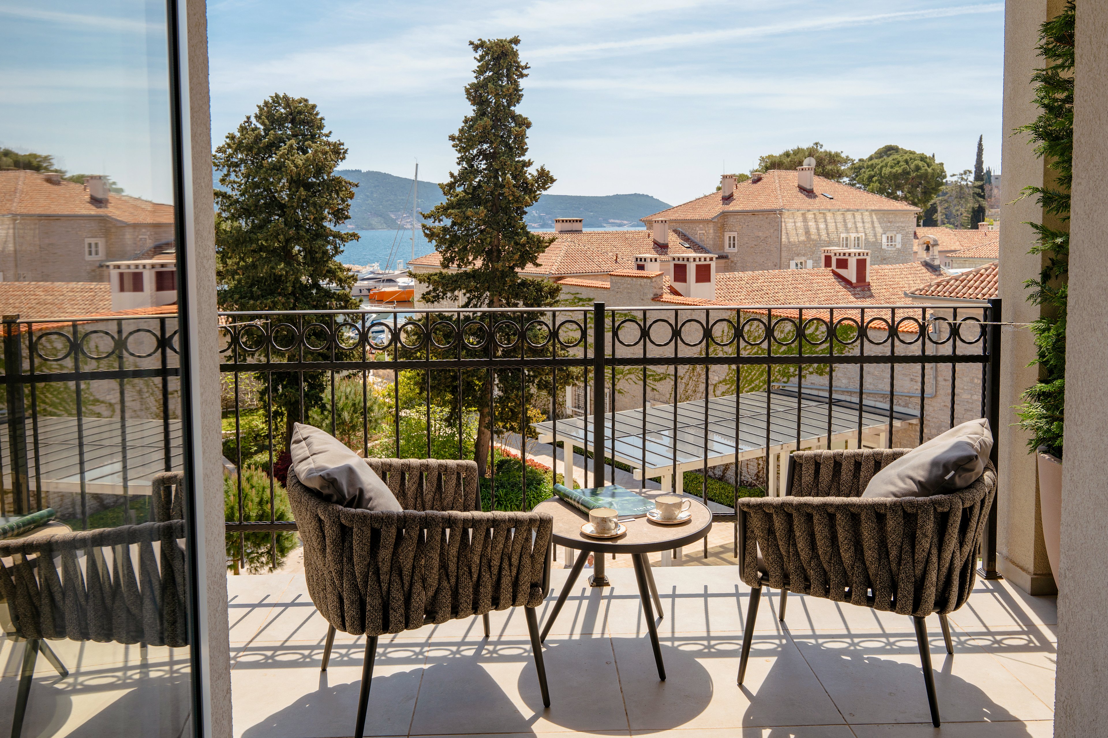 Lazure Hotel & Marina