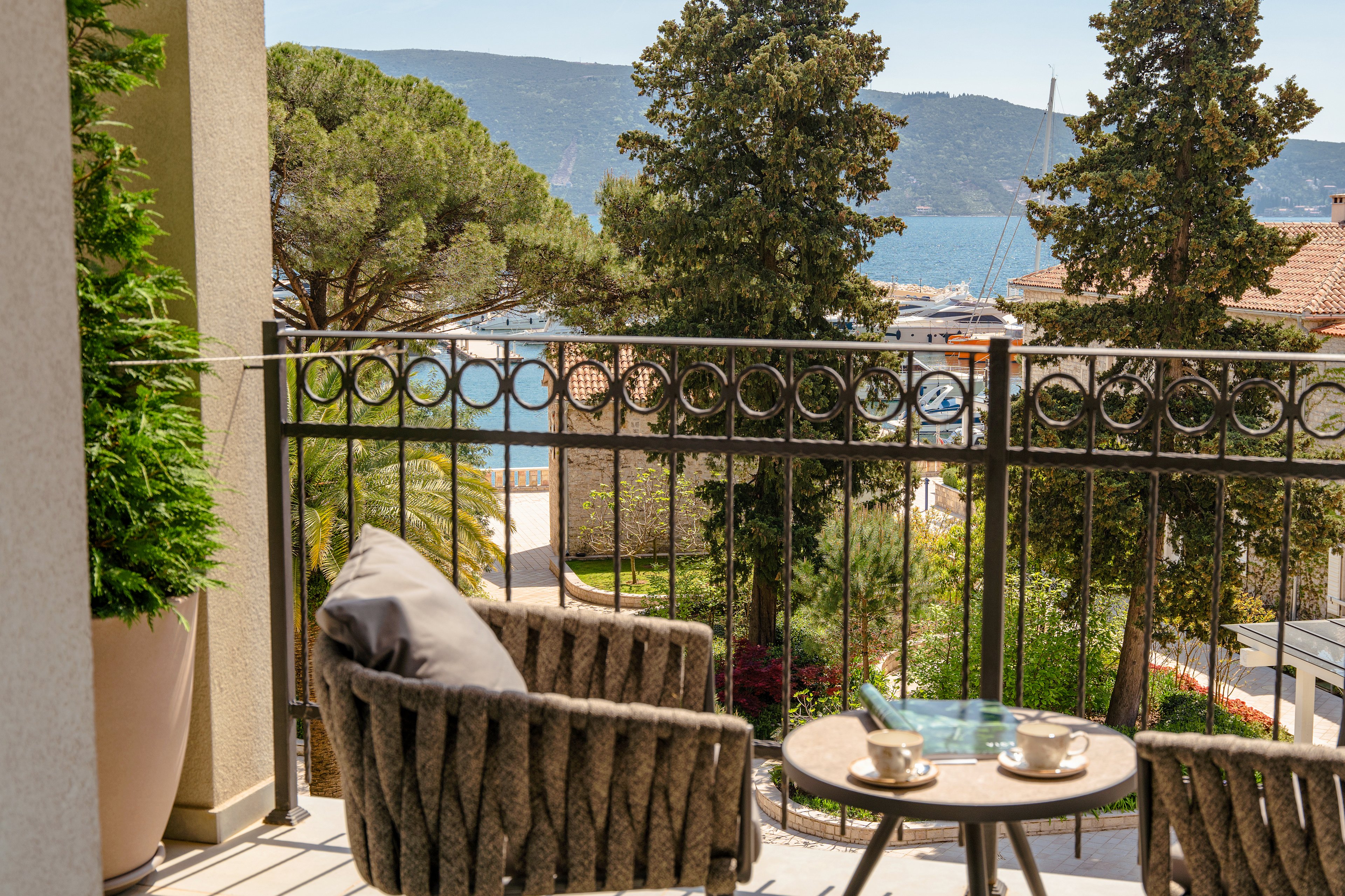 Lazure Hotel & Marina