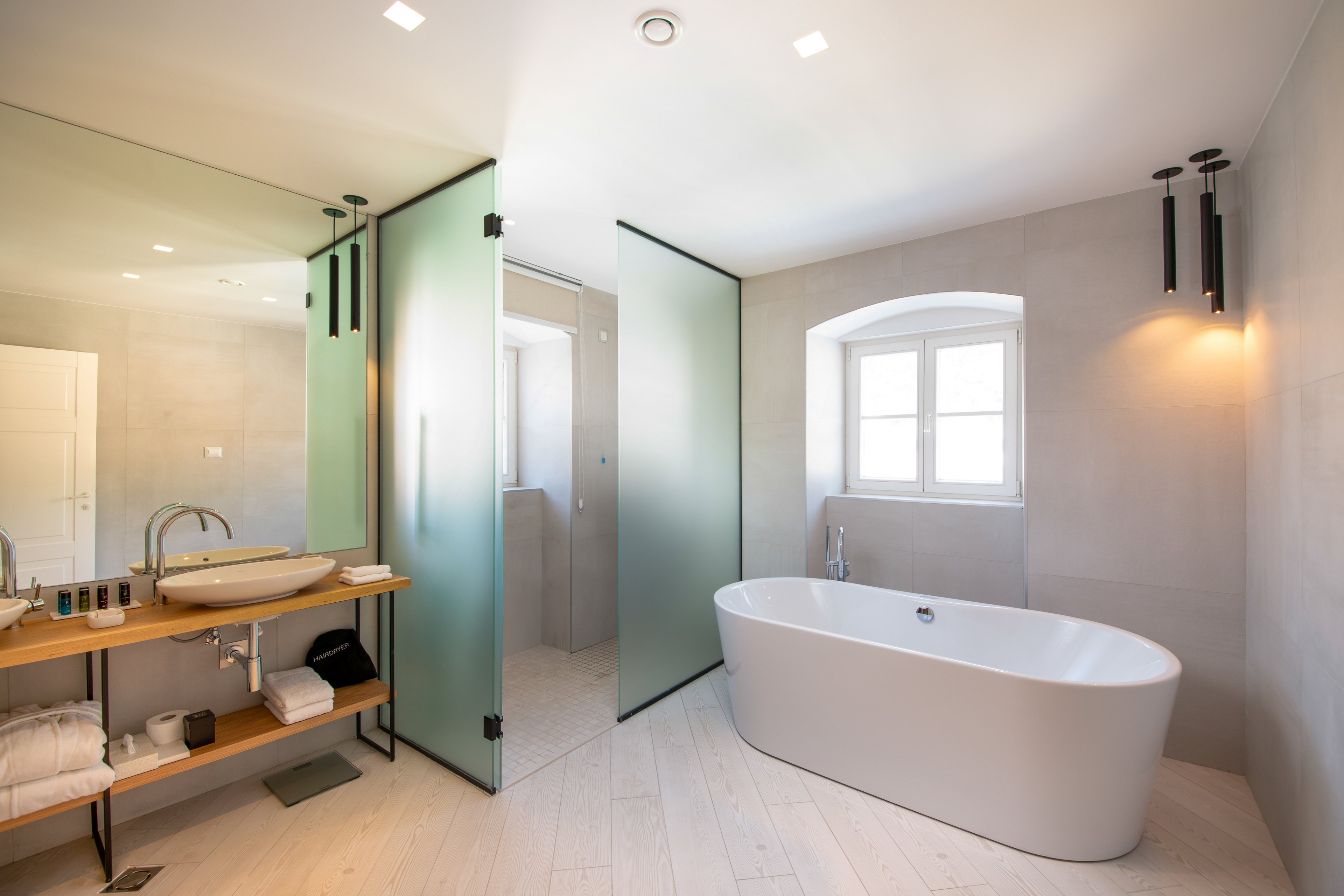 Lazure Hotel & Marina