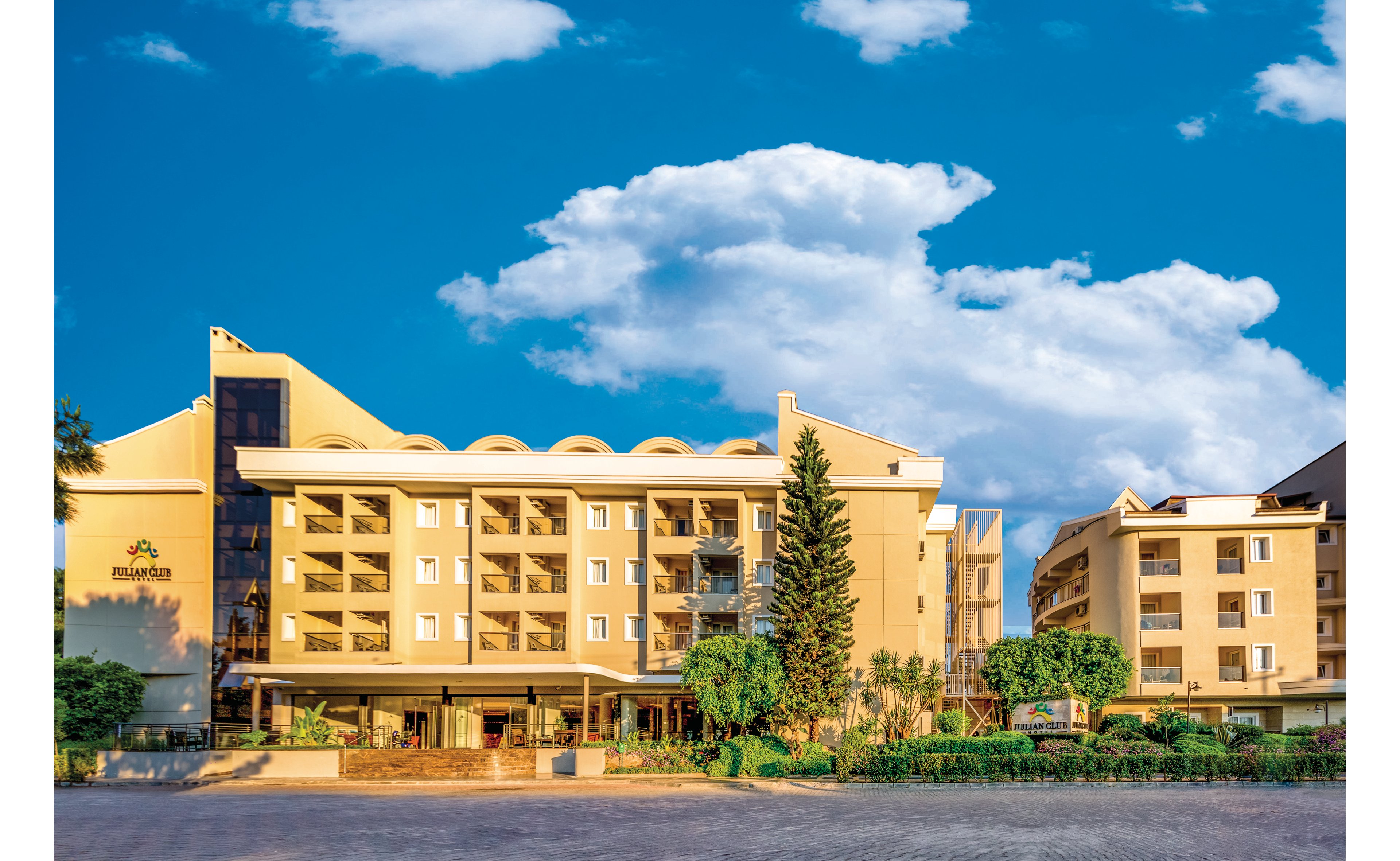 Julian Club Hotel