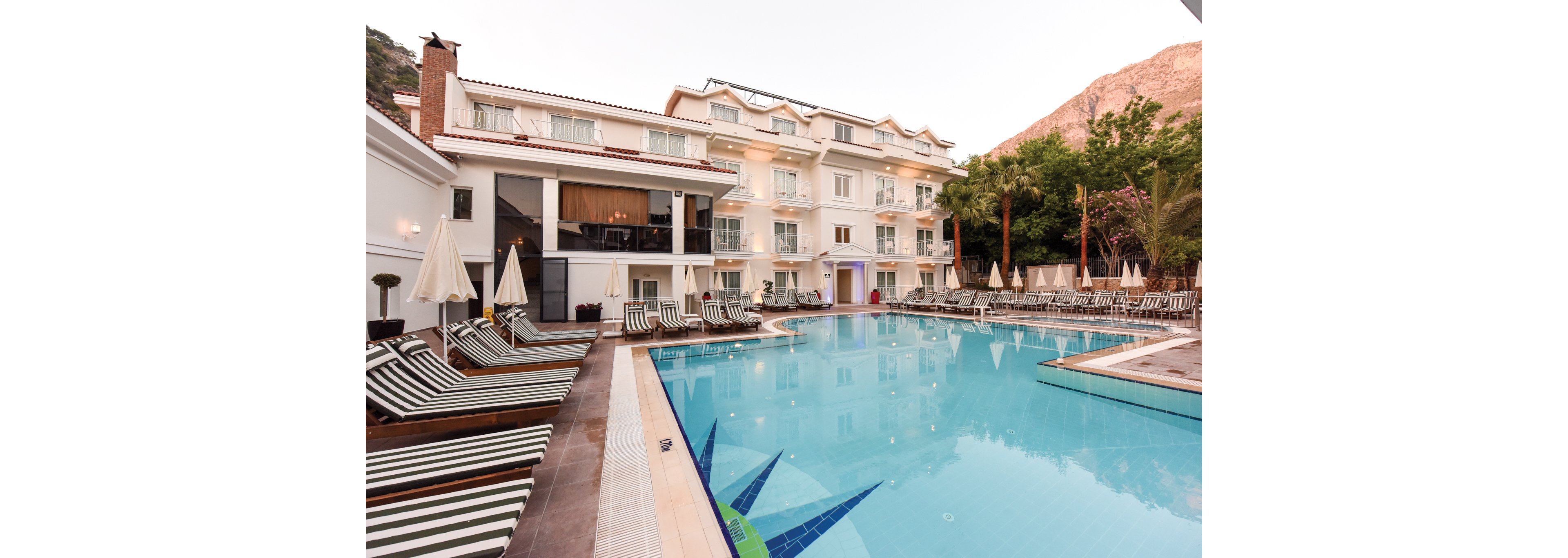 Montebello Deluxe Hotel