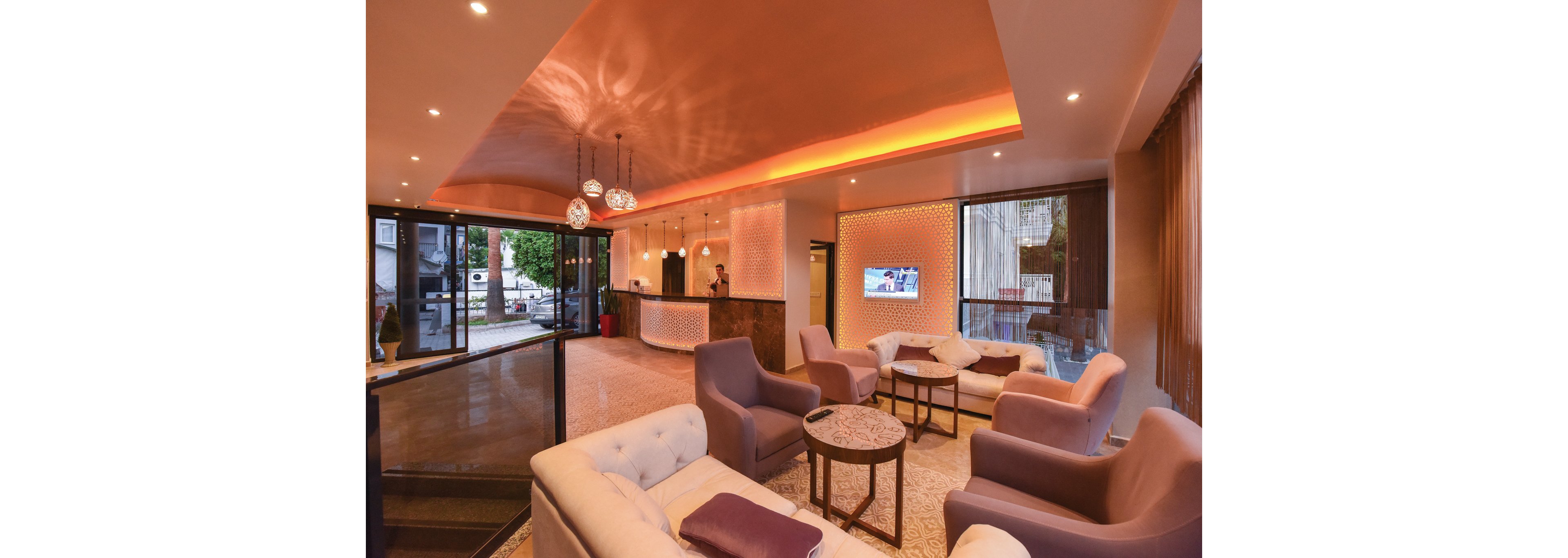 Montebello Deluxe Hotel