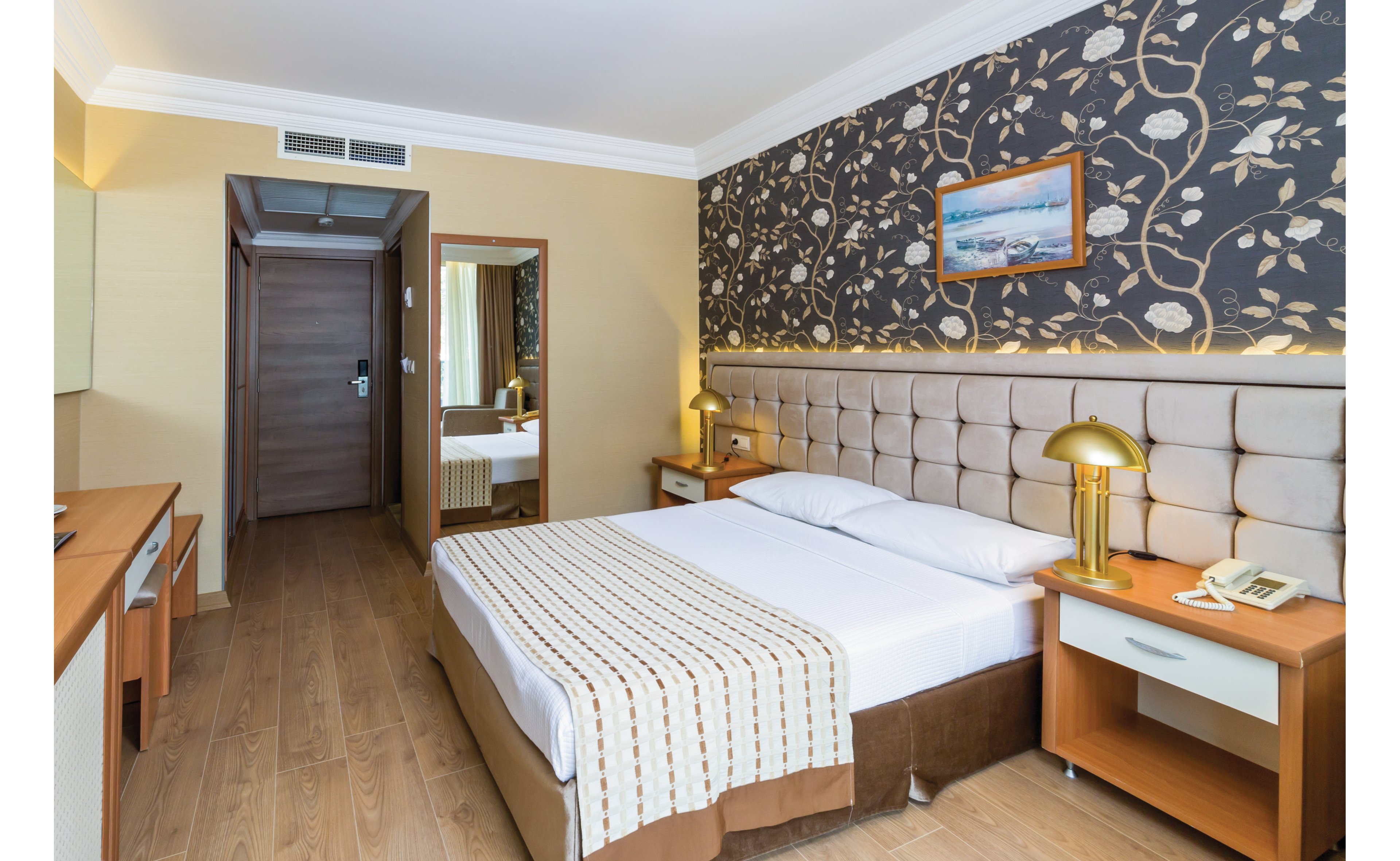 L'Etoile Beach Hotel