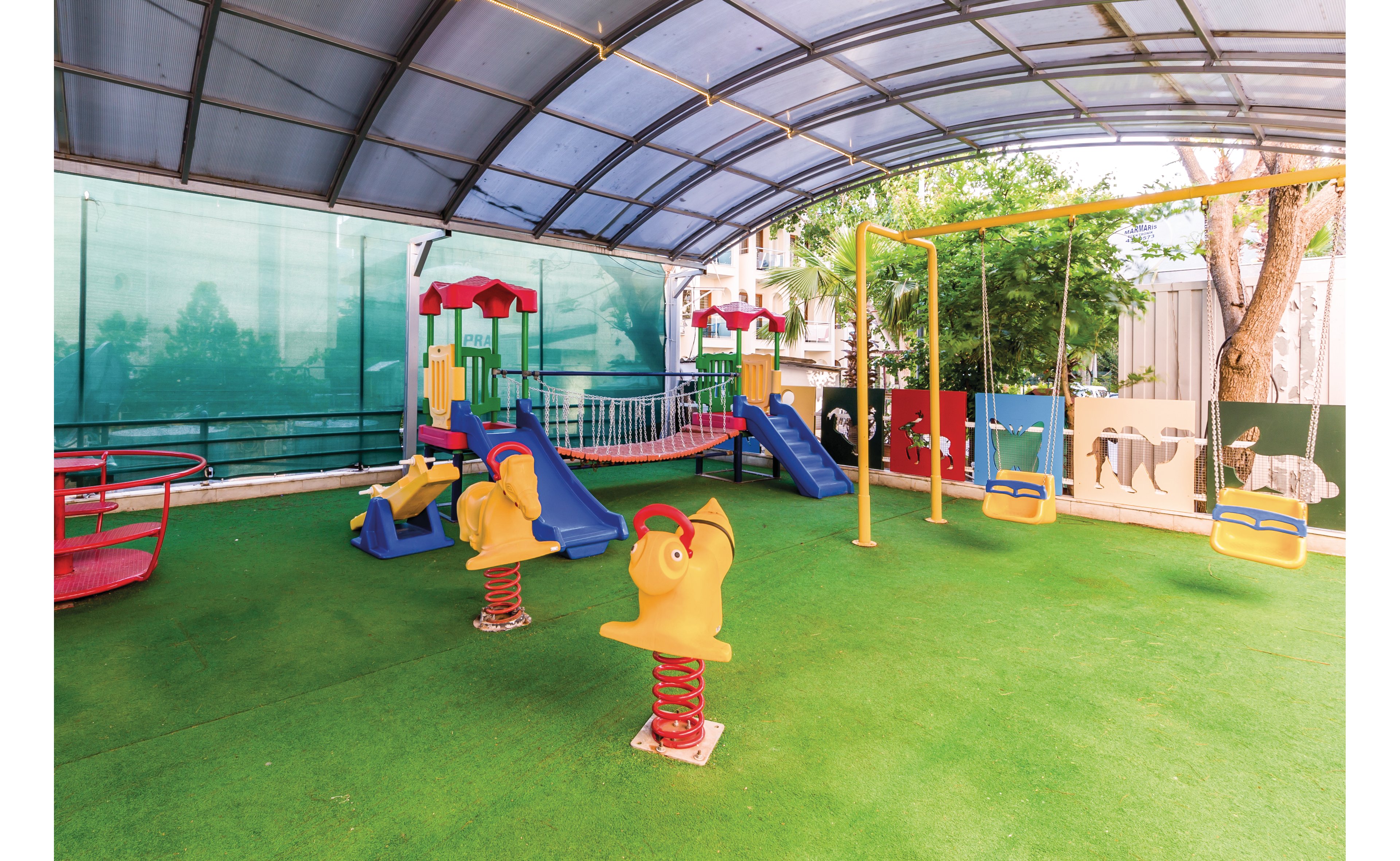 L'Etoile Beach Hotel