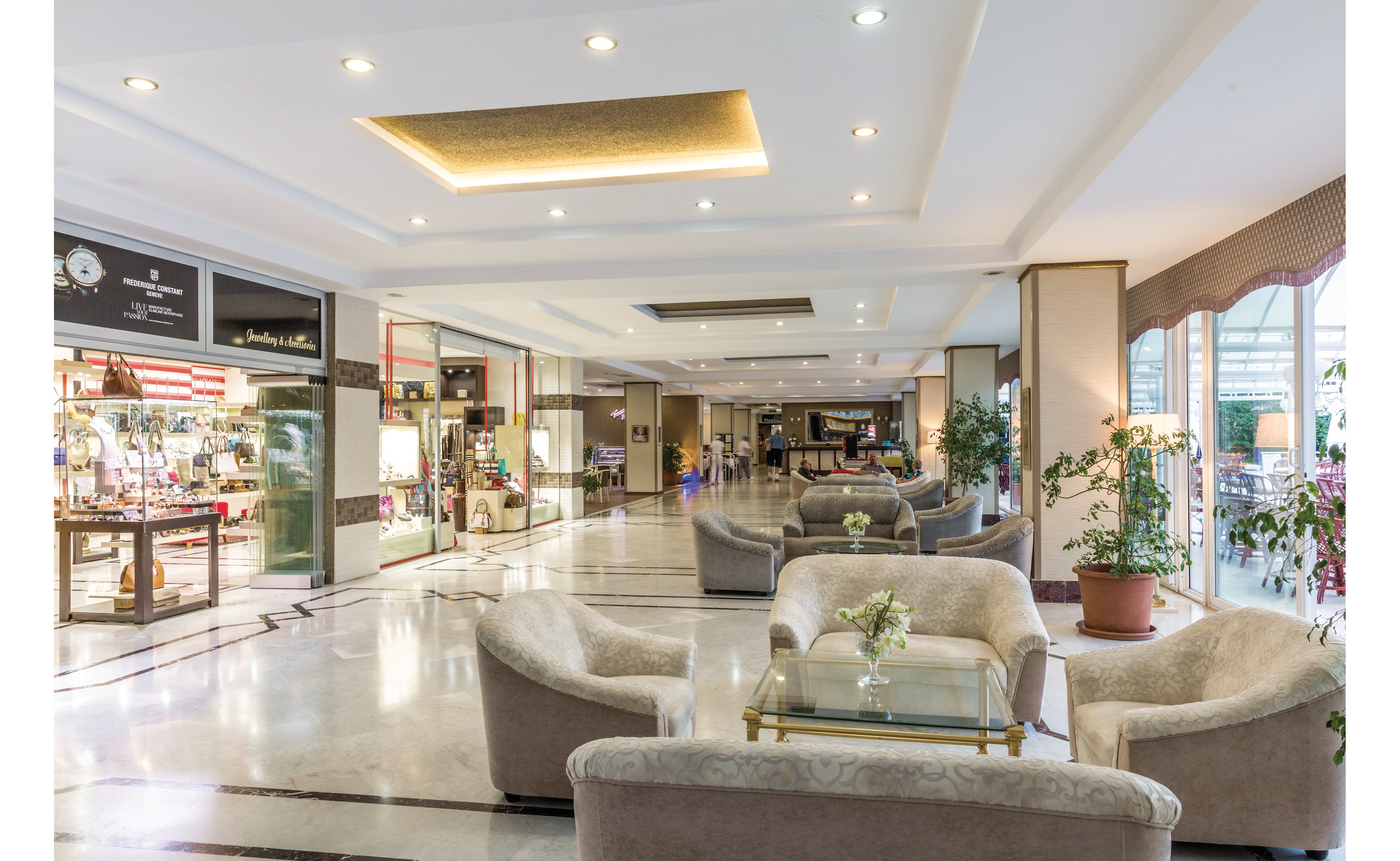 L'Etoile Beach Hotel