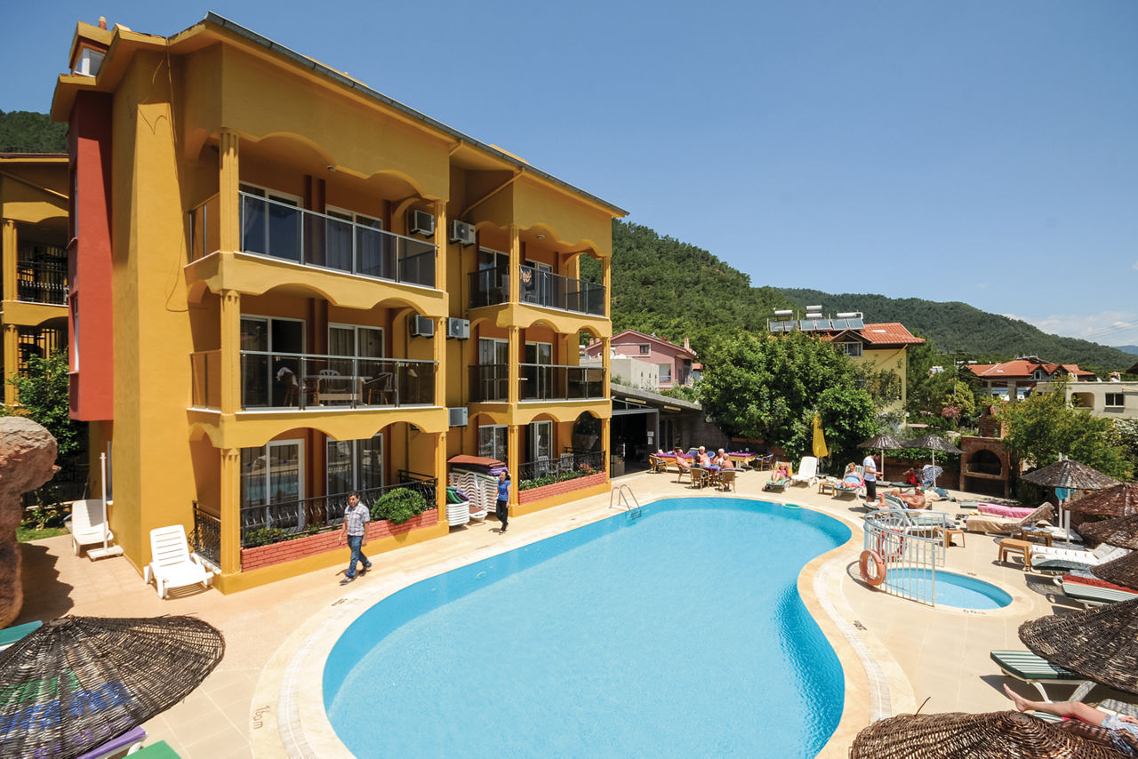 Kleopatra Apartments