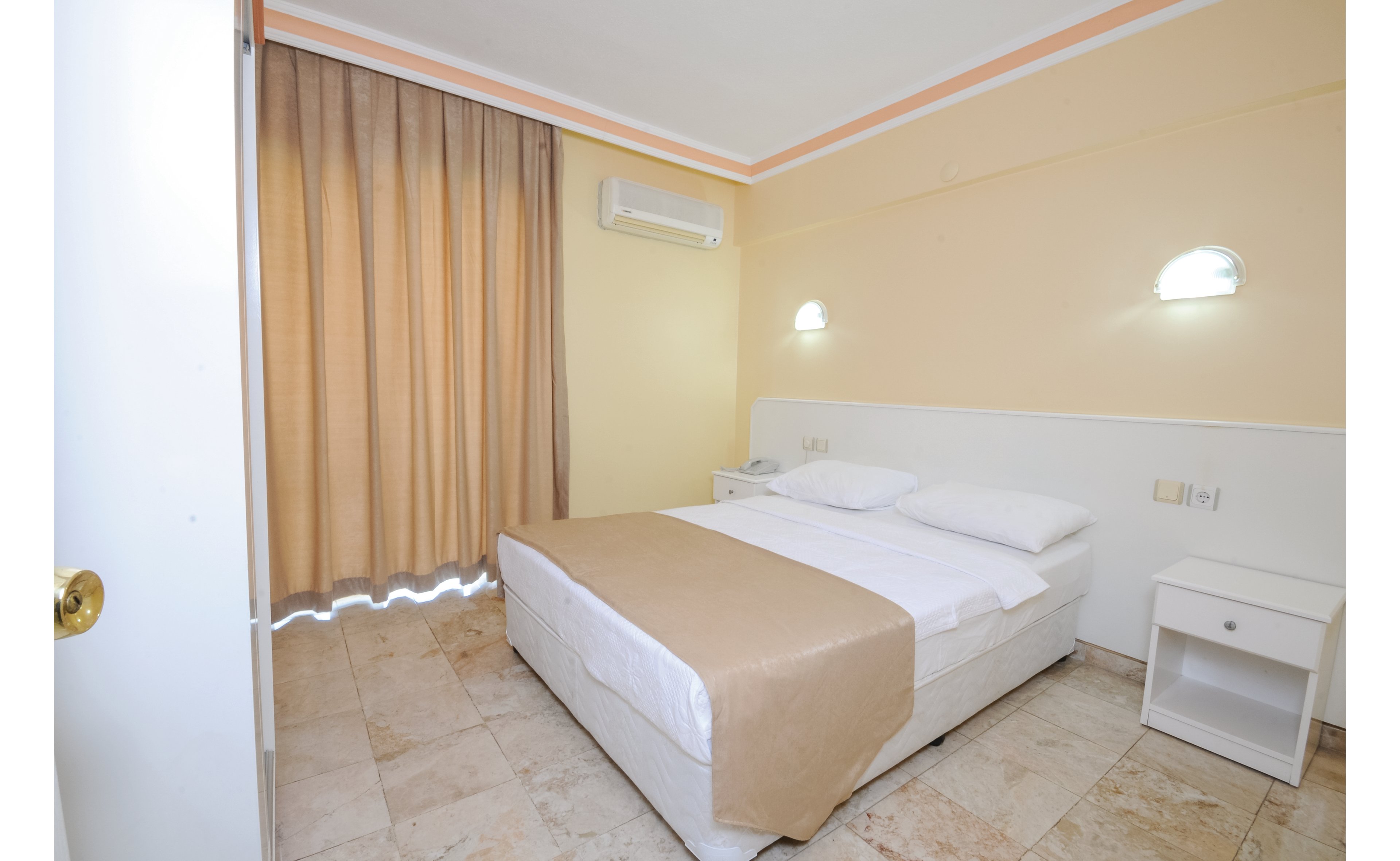 Kleopatra Apartments