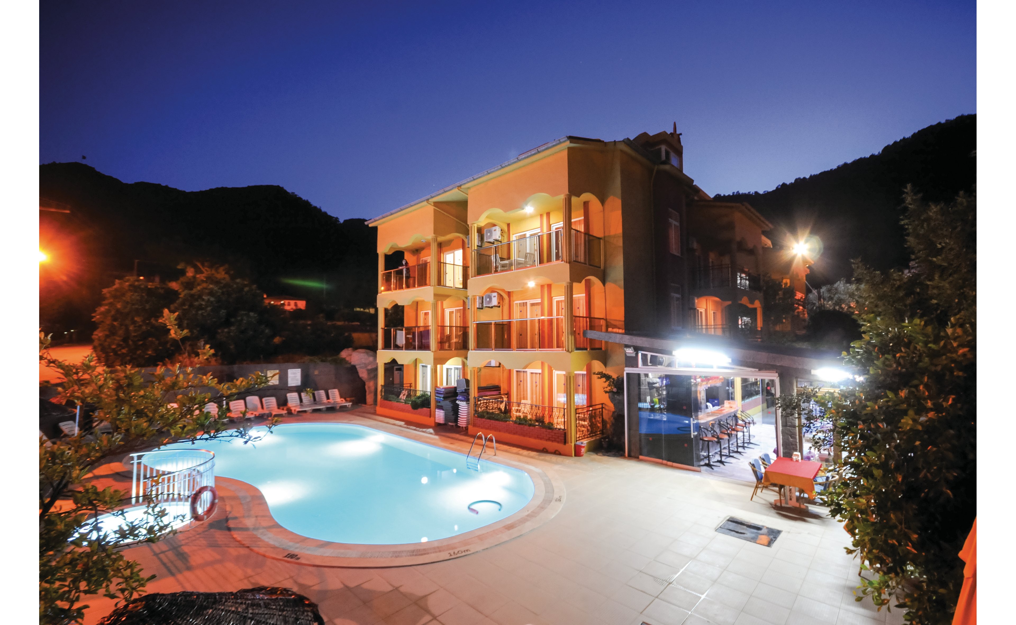 Kleopatra Apartments