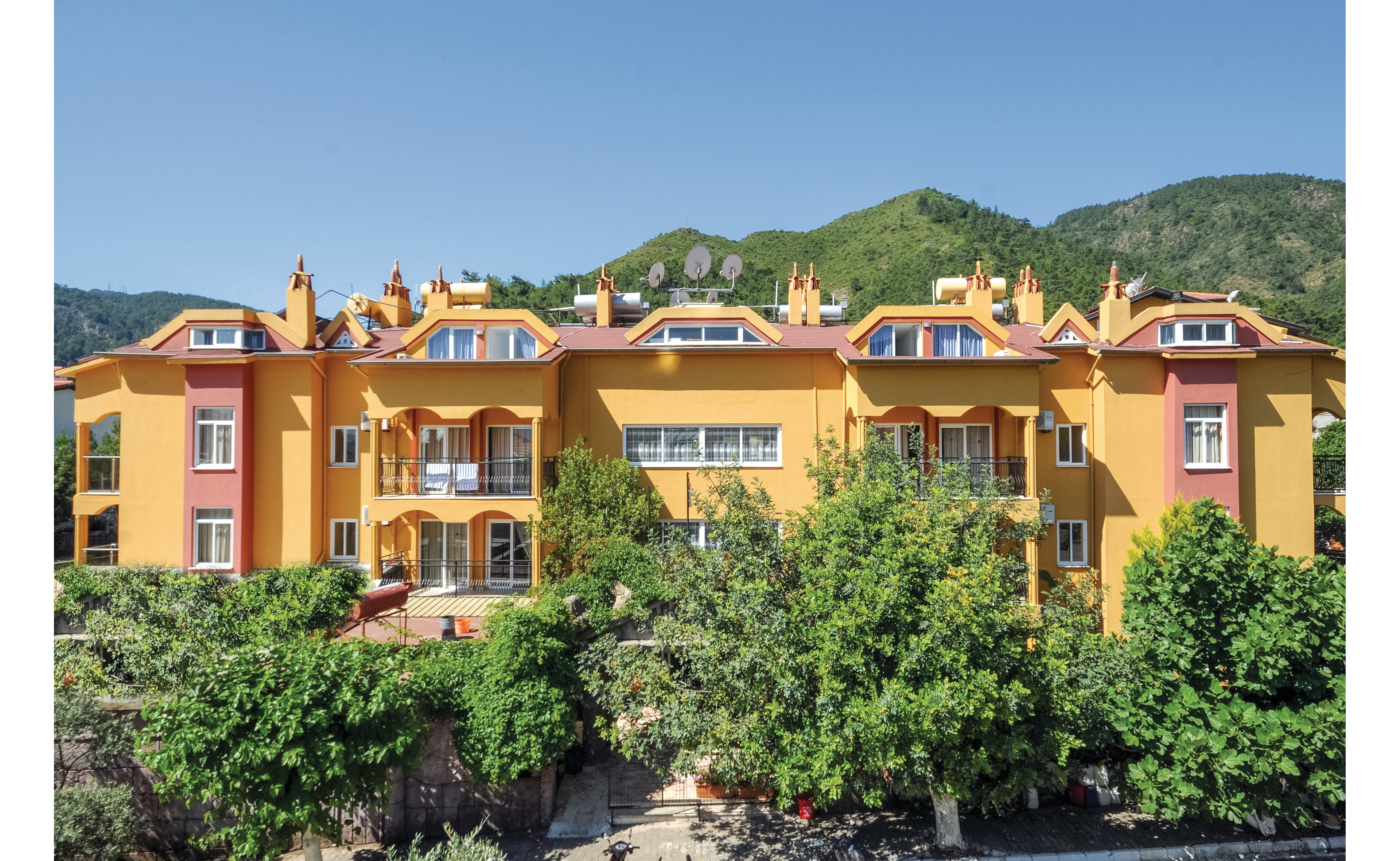 Kleopatra Apartments