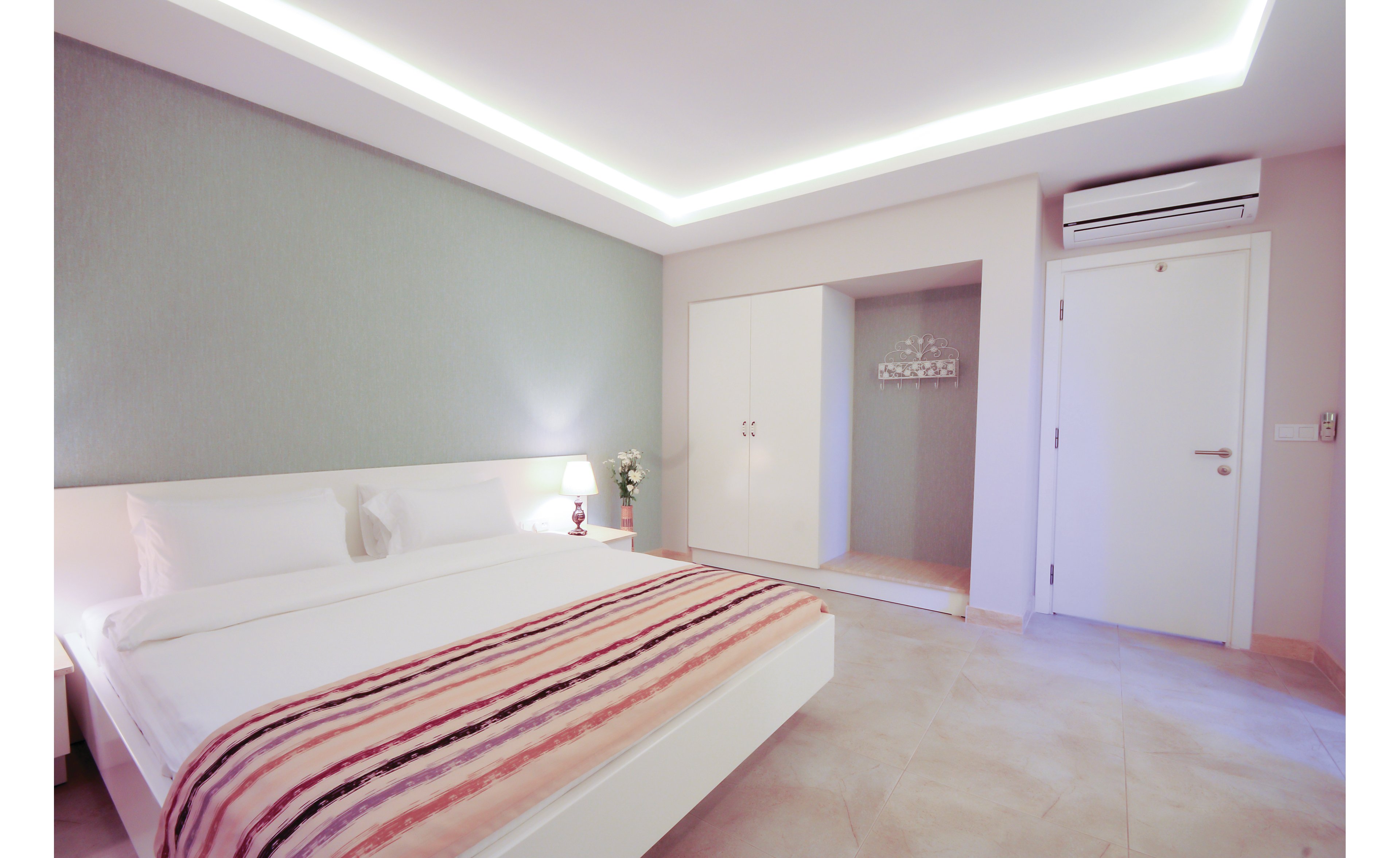 Sea Breeze Hotel & Apartments