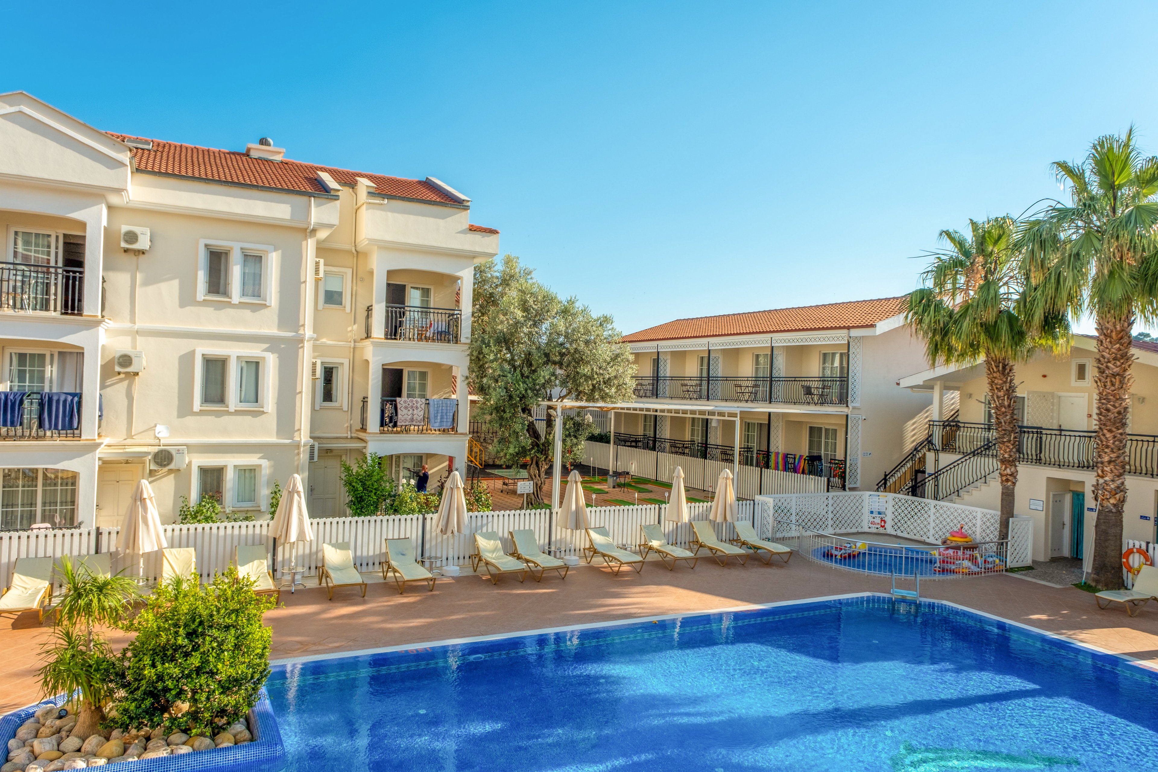 Sea Breeze Hotel & Apartments