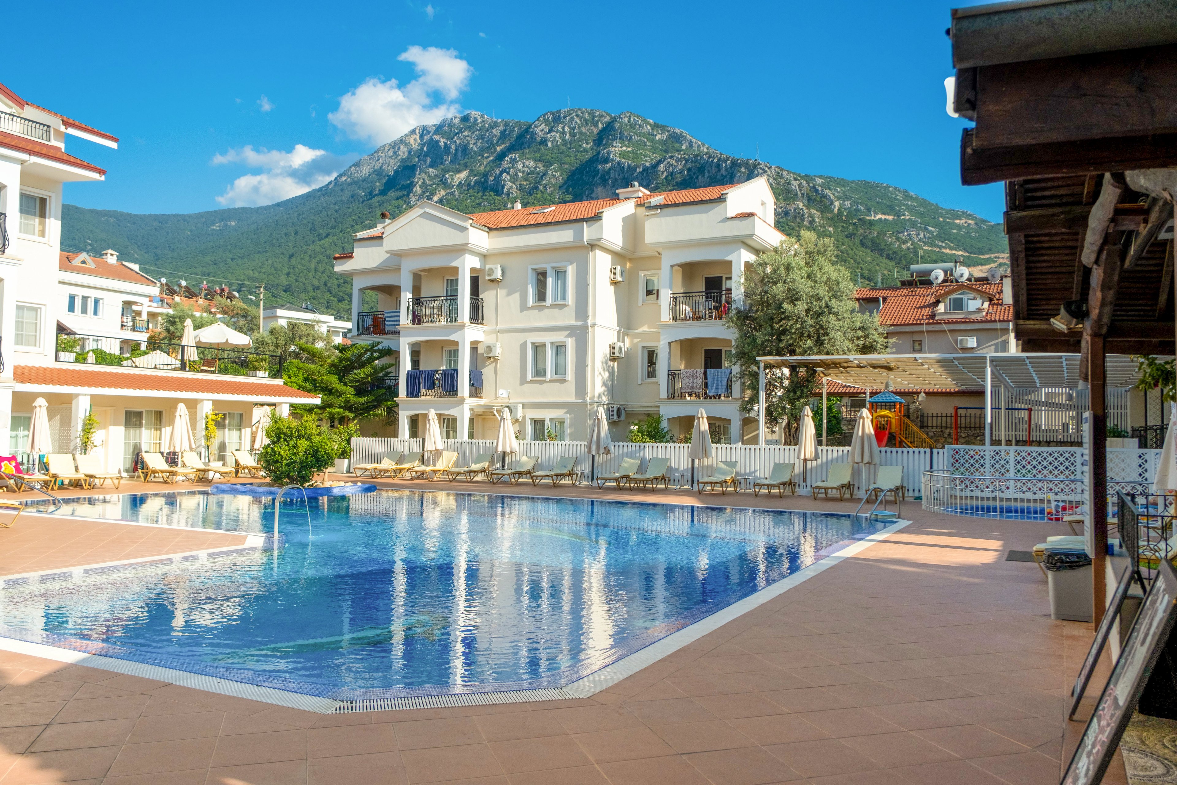 Sea Breeze Hotel & Apartments