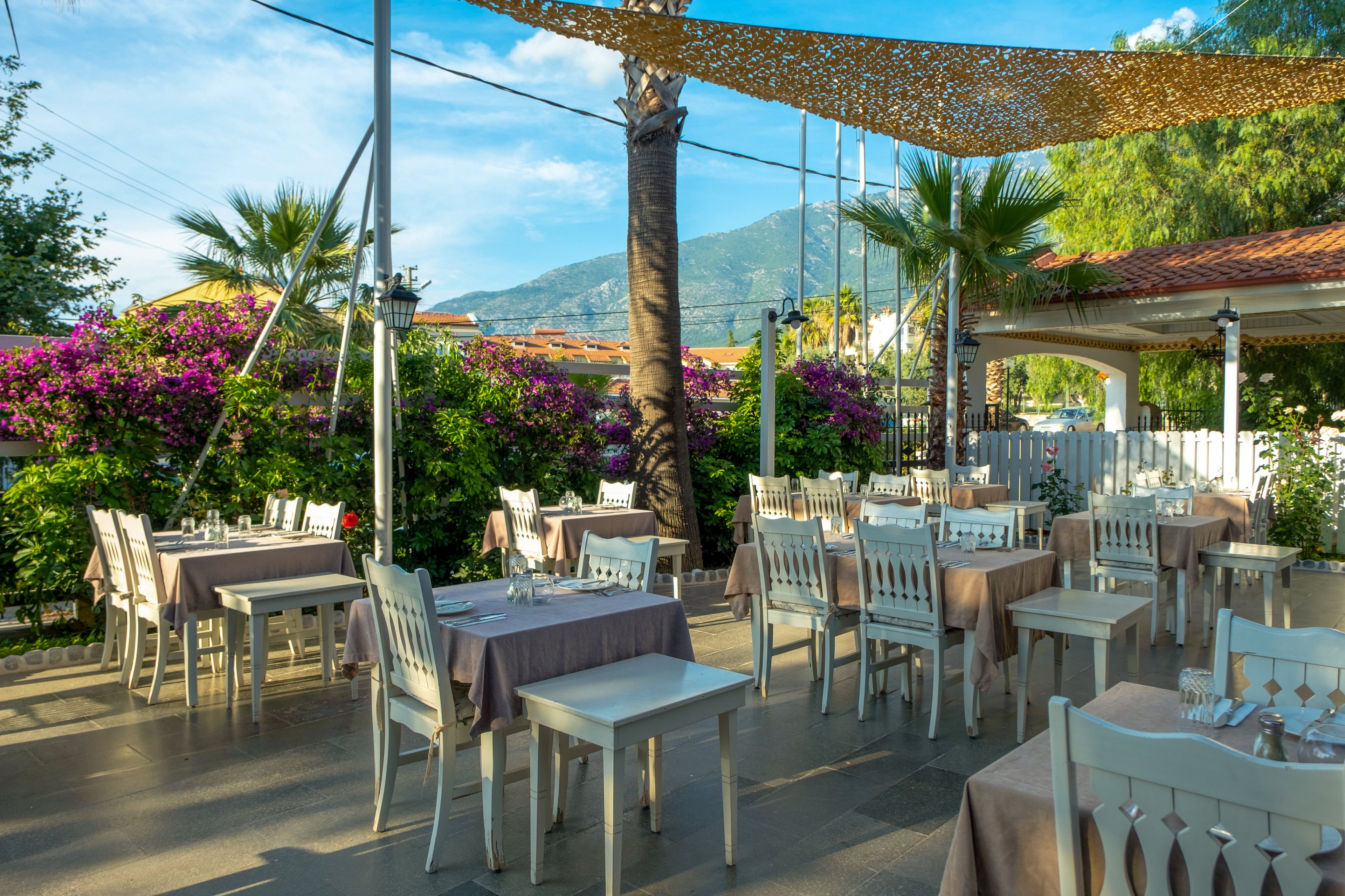 Sea Breeze Hotel & Apartments