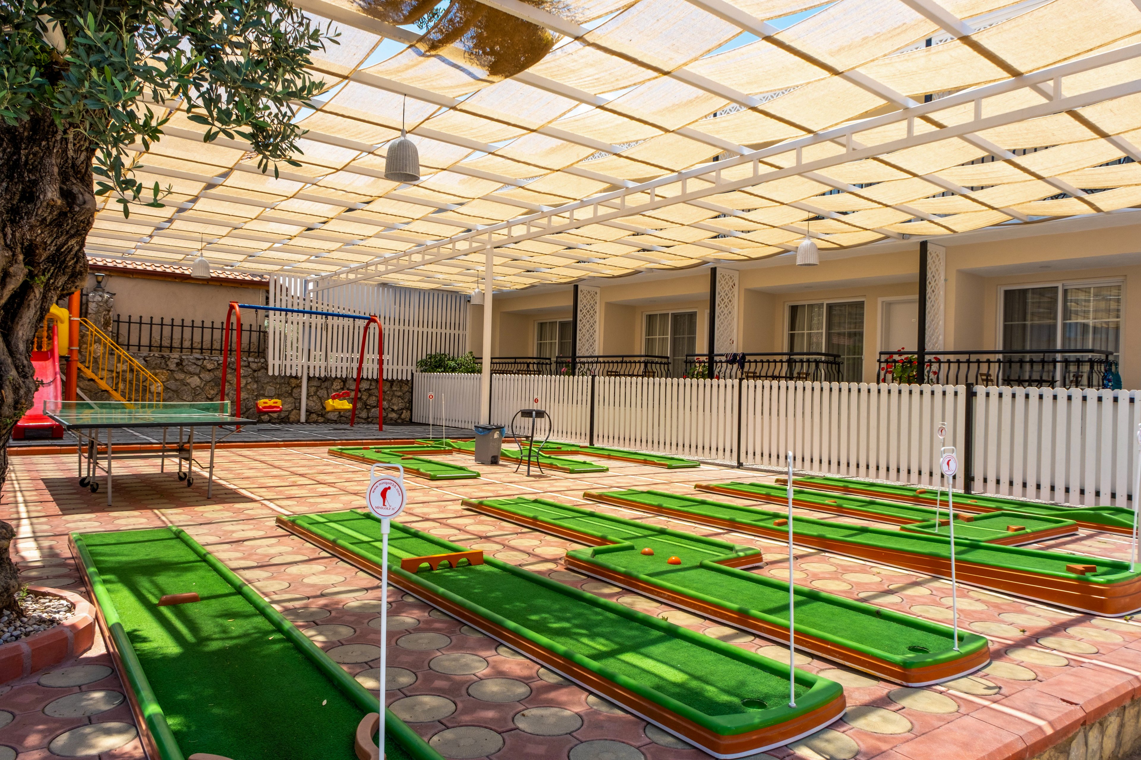 Sea Breeze Hotel & Apartments