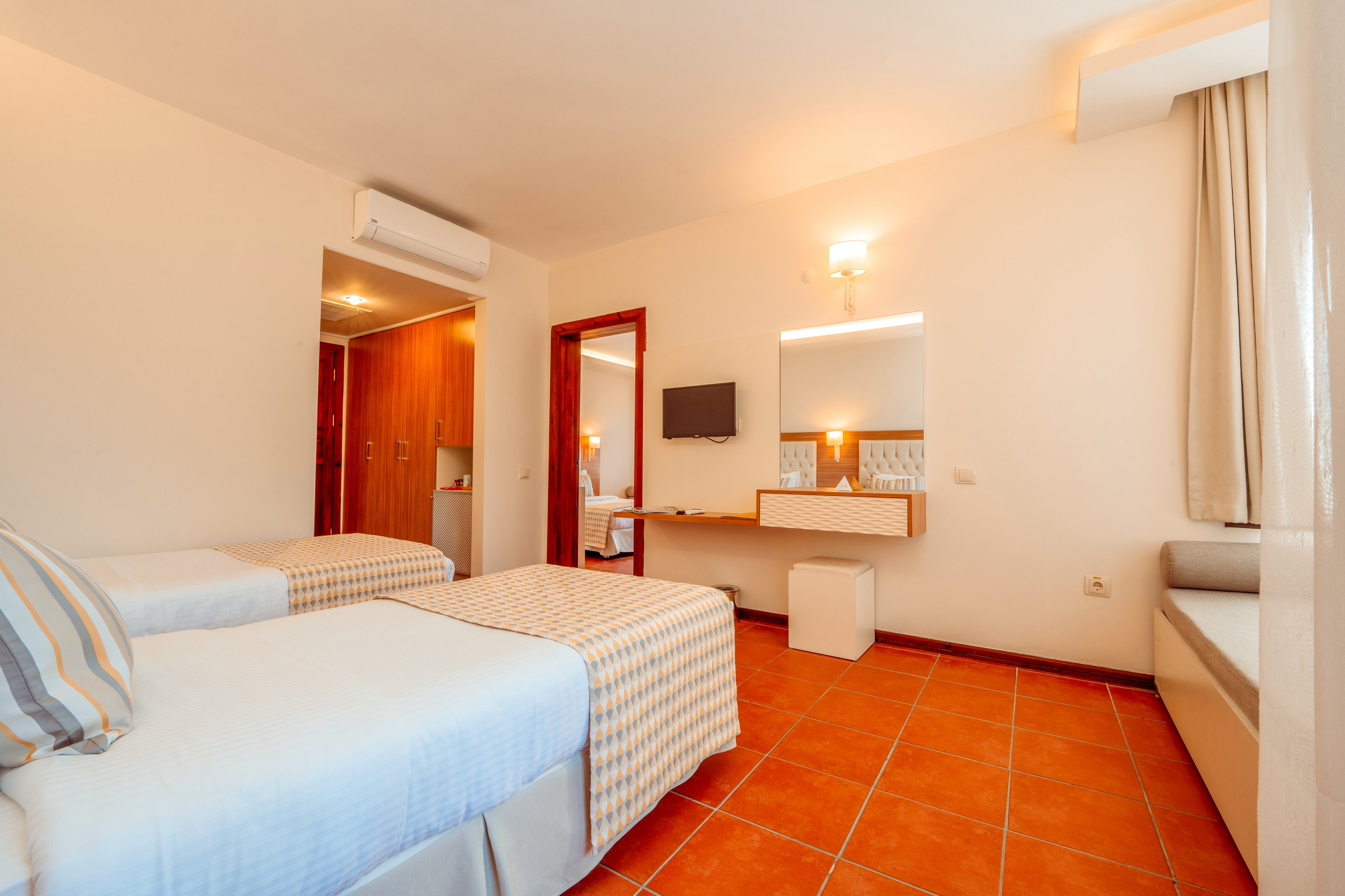 Sundia by Liberty Suncity