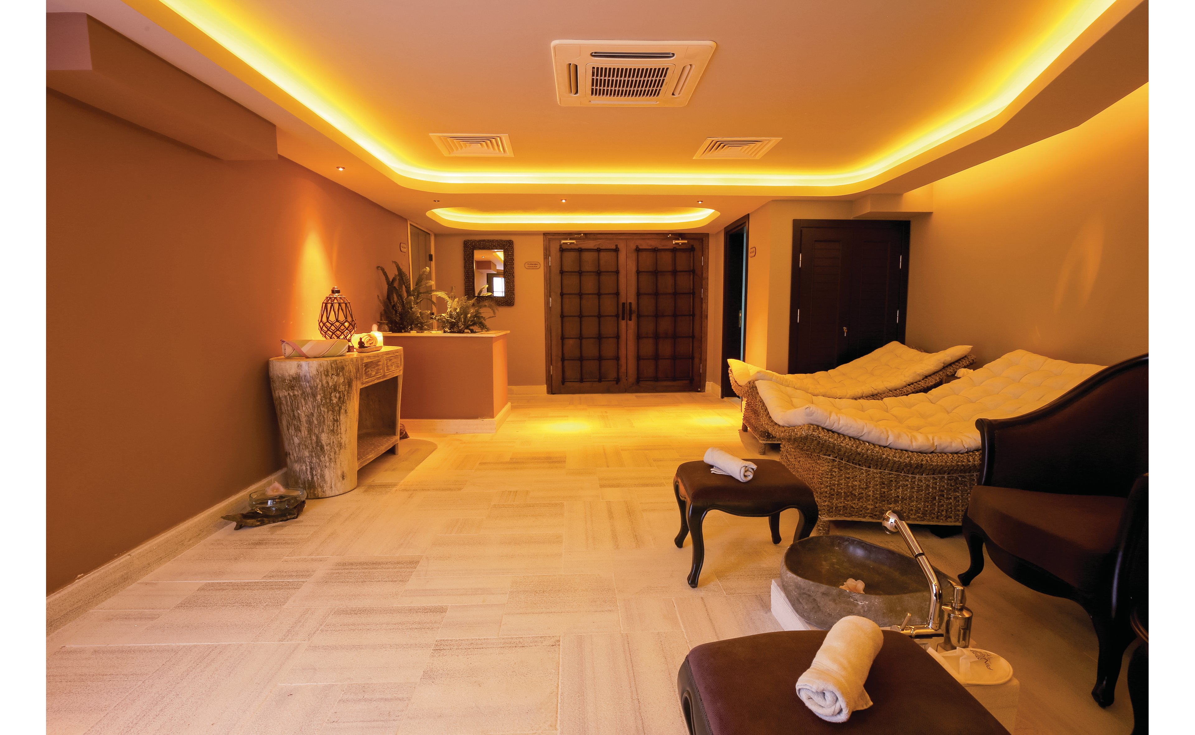 The Pine Hill Hotel & Suites