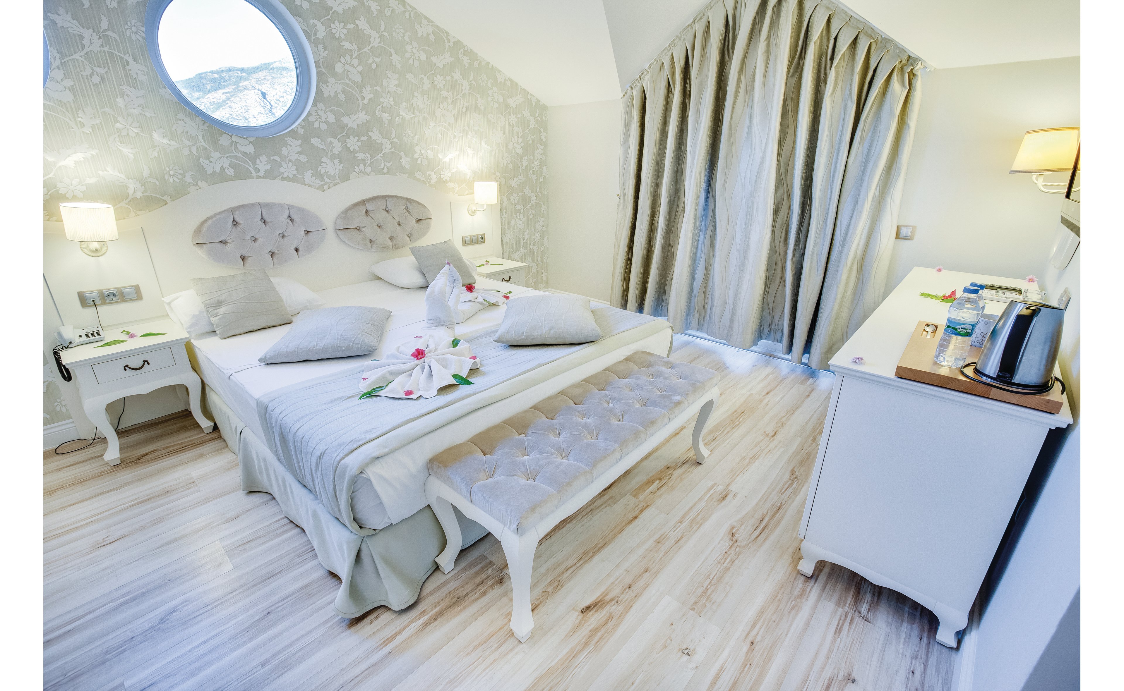 The Pine Hill Hotel & Suites