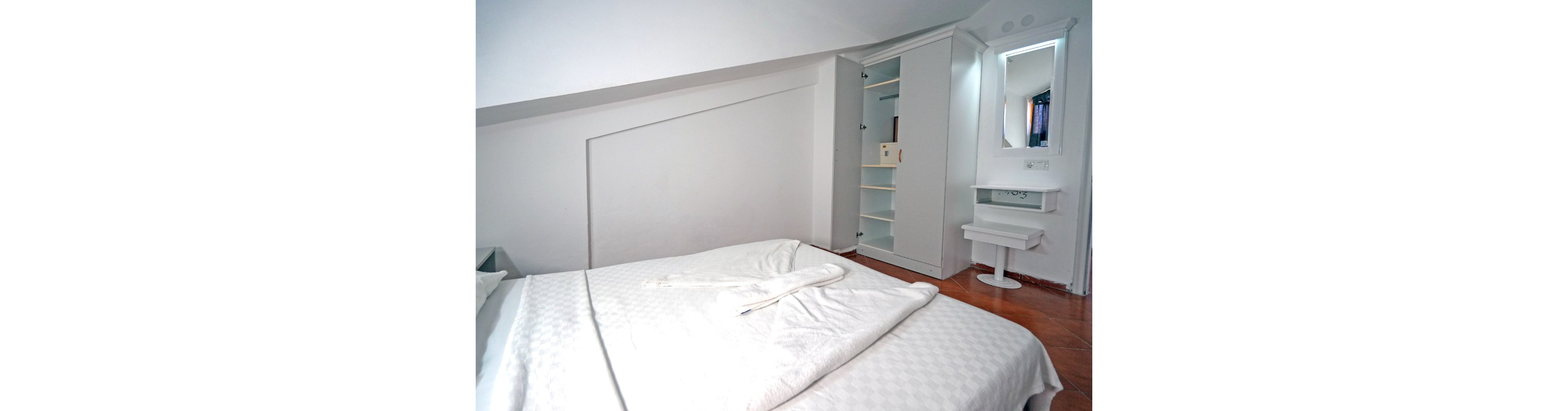 Club Dante Apartments