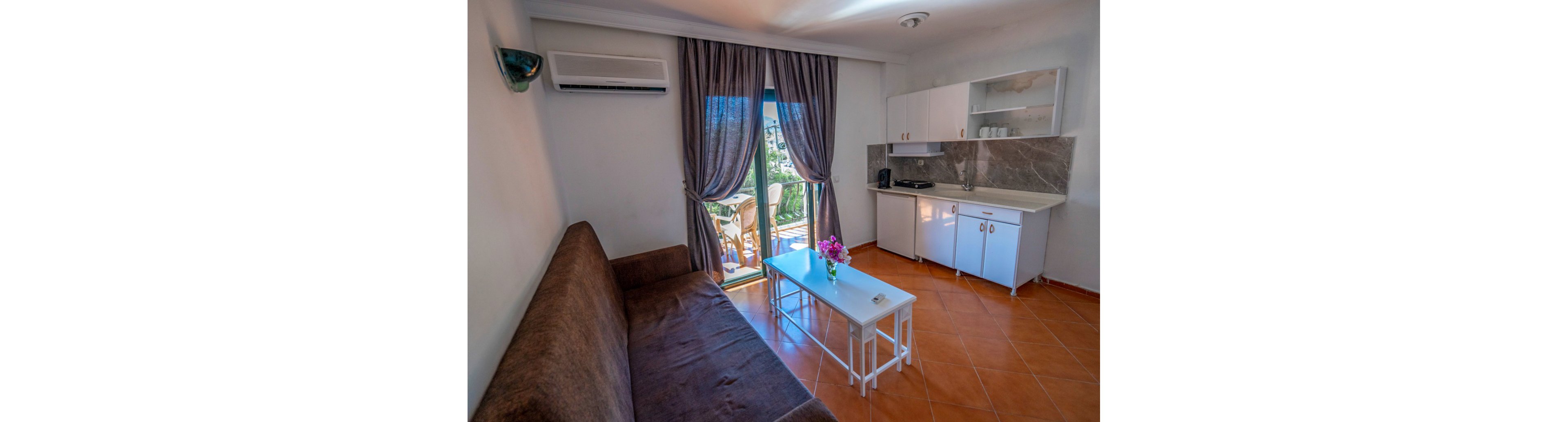 Club Dante Apartments