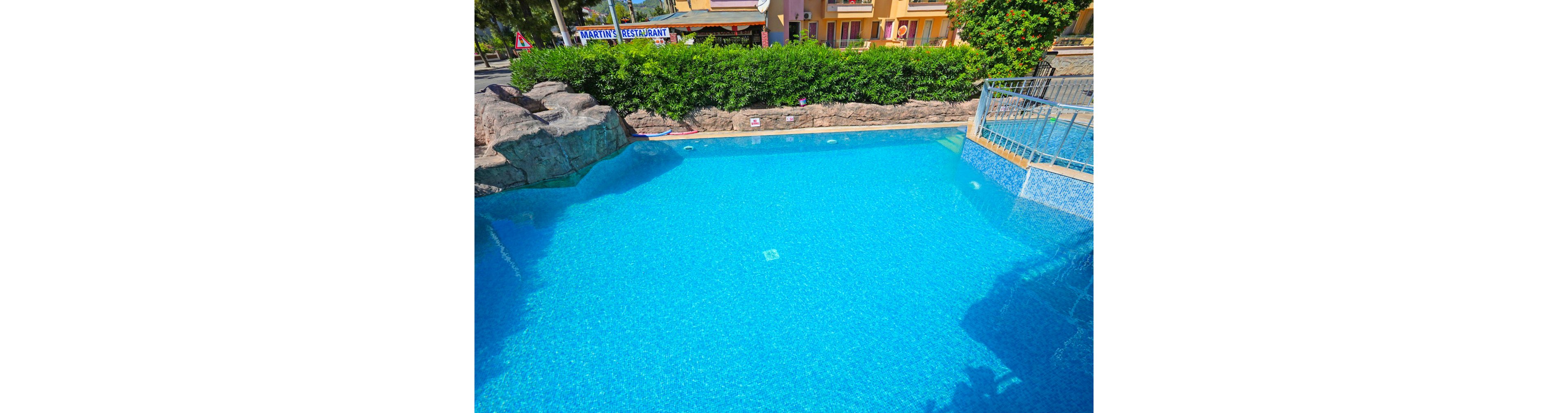 Club Dante Apartments