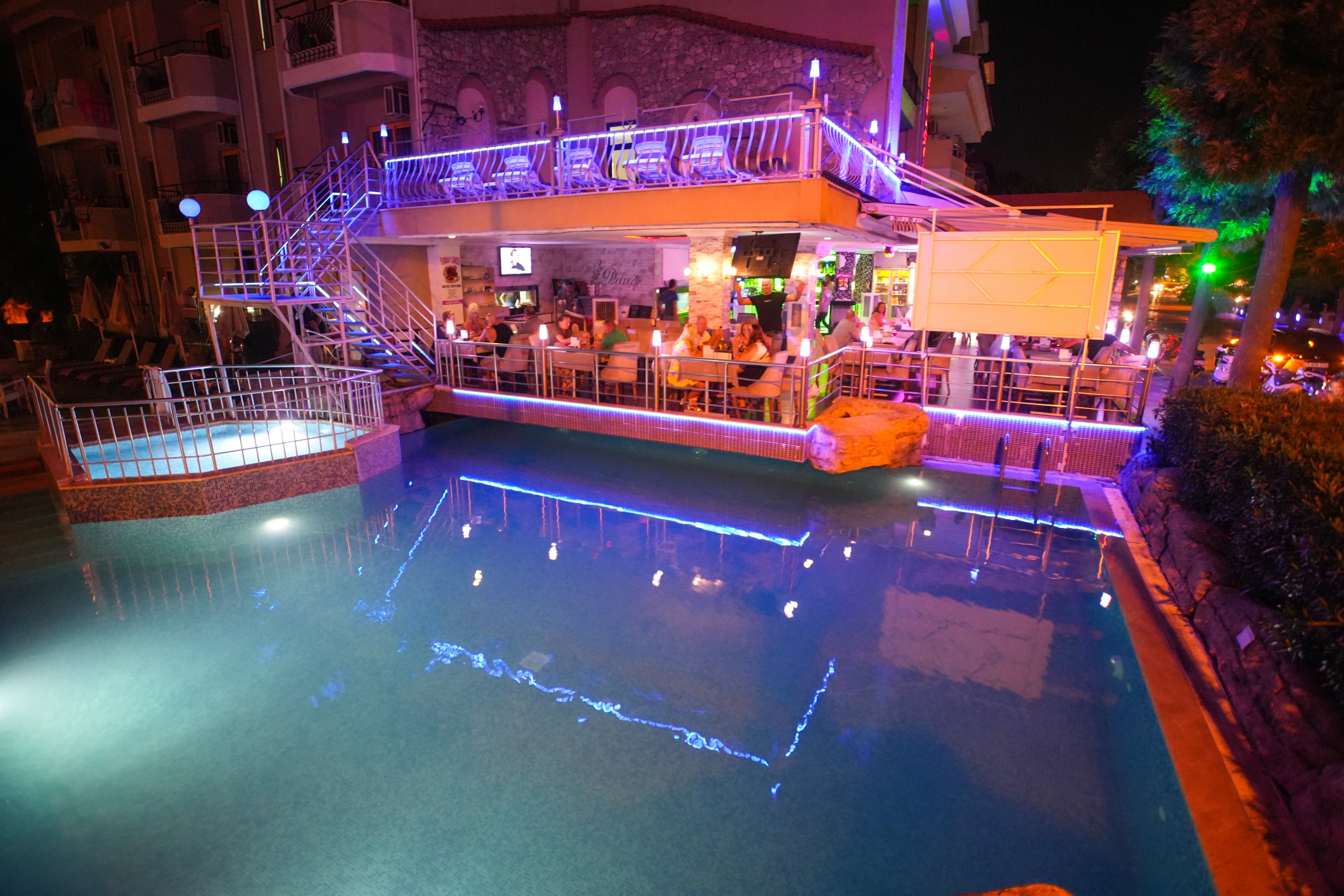 Club Dante Apartments