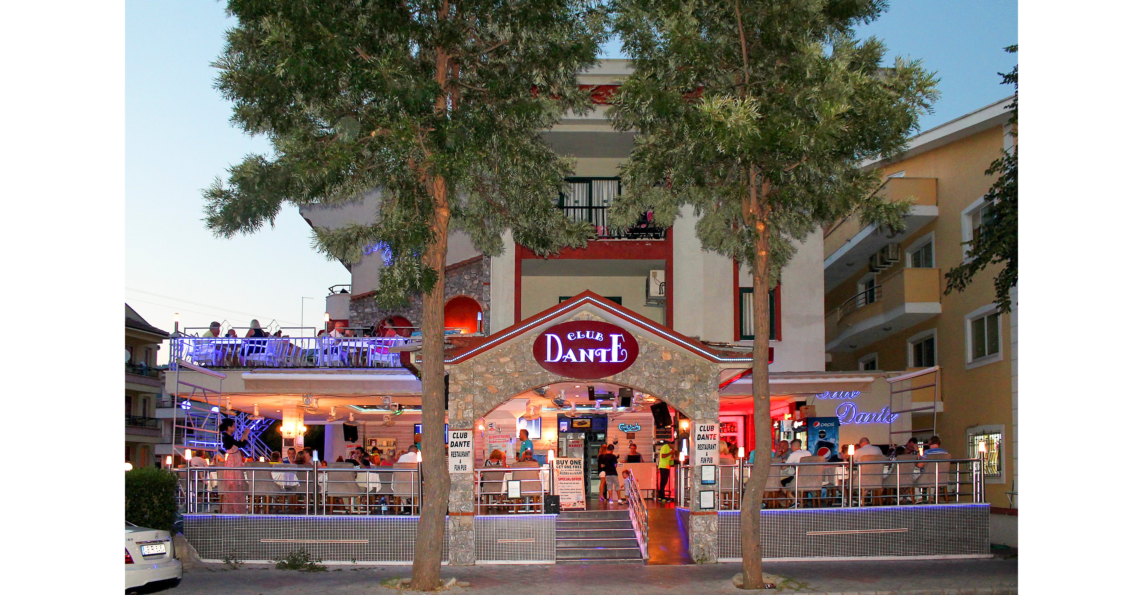 Club Dante Apartments