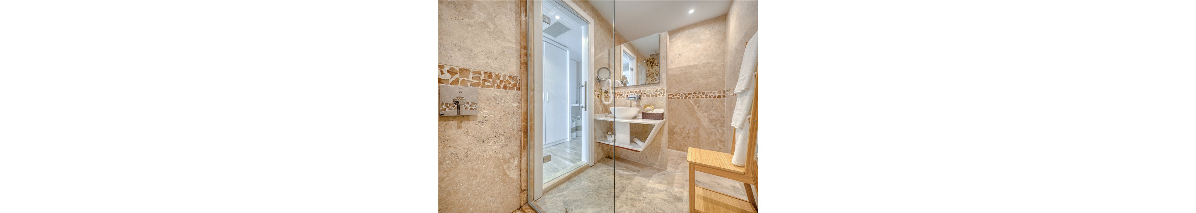 Peninsula Gardens Hotel & Beach